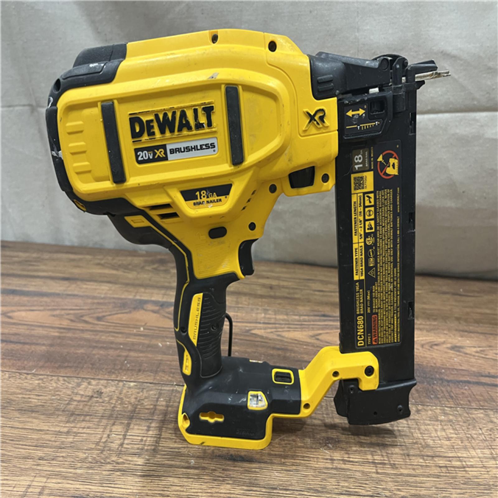 AS-IS DEWALT 20V MAX XR 18 Gauge Brad Nailer Kit