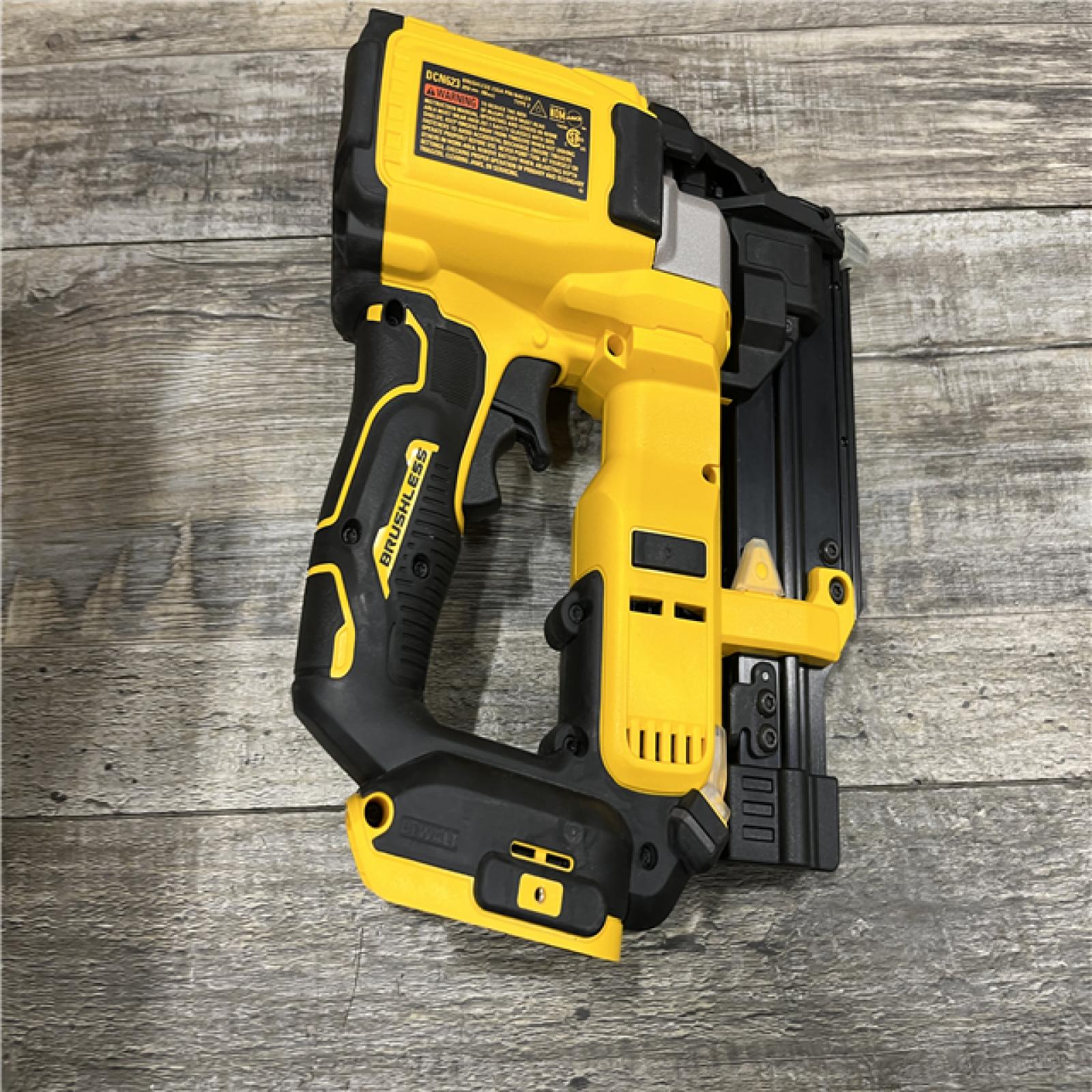 AS-IS DEWALT ATOMIC 20V MAX Lithium Ion Cordless 23 Gauge Pin Nailer Kit