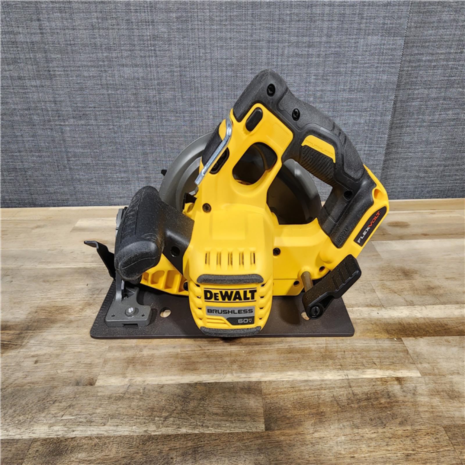 HOUSTON LOCATION - AS-IS DeWALT Flexvolt Max 7-1/4  60V Brushless Circular Saw DCS578B (Bare Tool)
