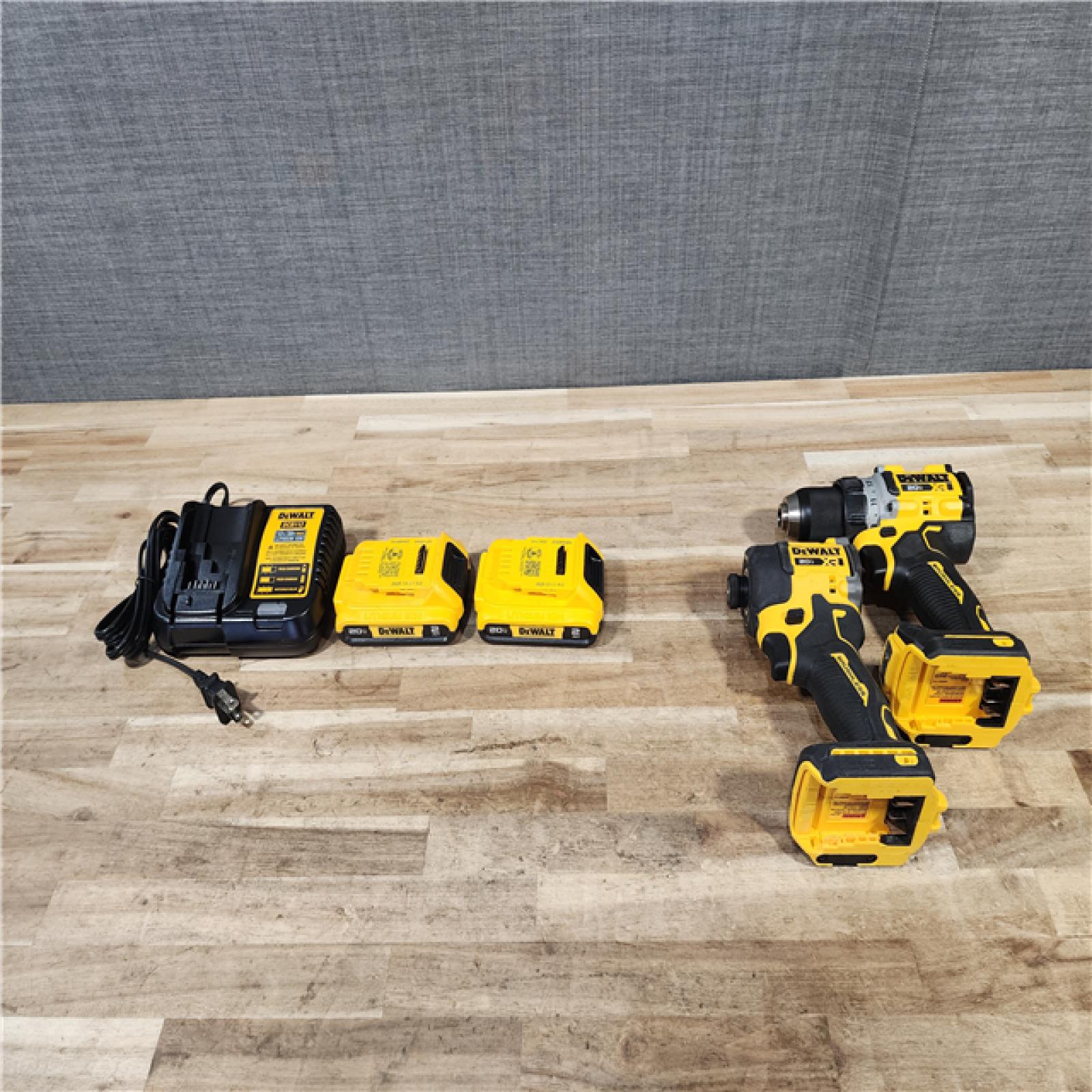 HOUSTON LOCATION - AS-IS DEWALT 2 TOOL COMBO KIT W/(2) BATTERY & CHARGER