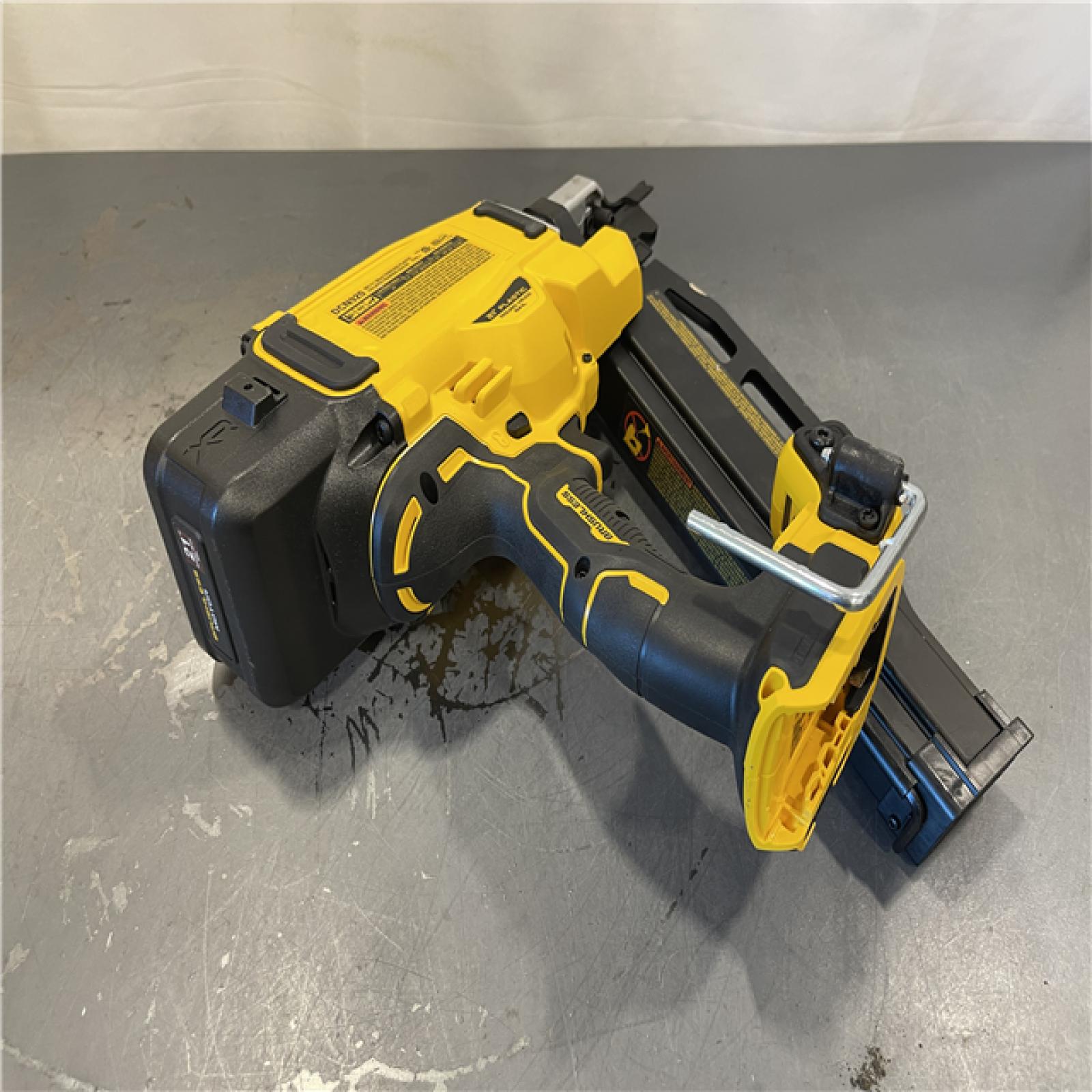 AS-IS - DEWALT 20-Volt 21° Cordless Framing Nailer
