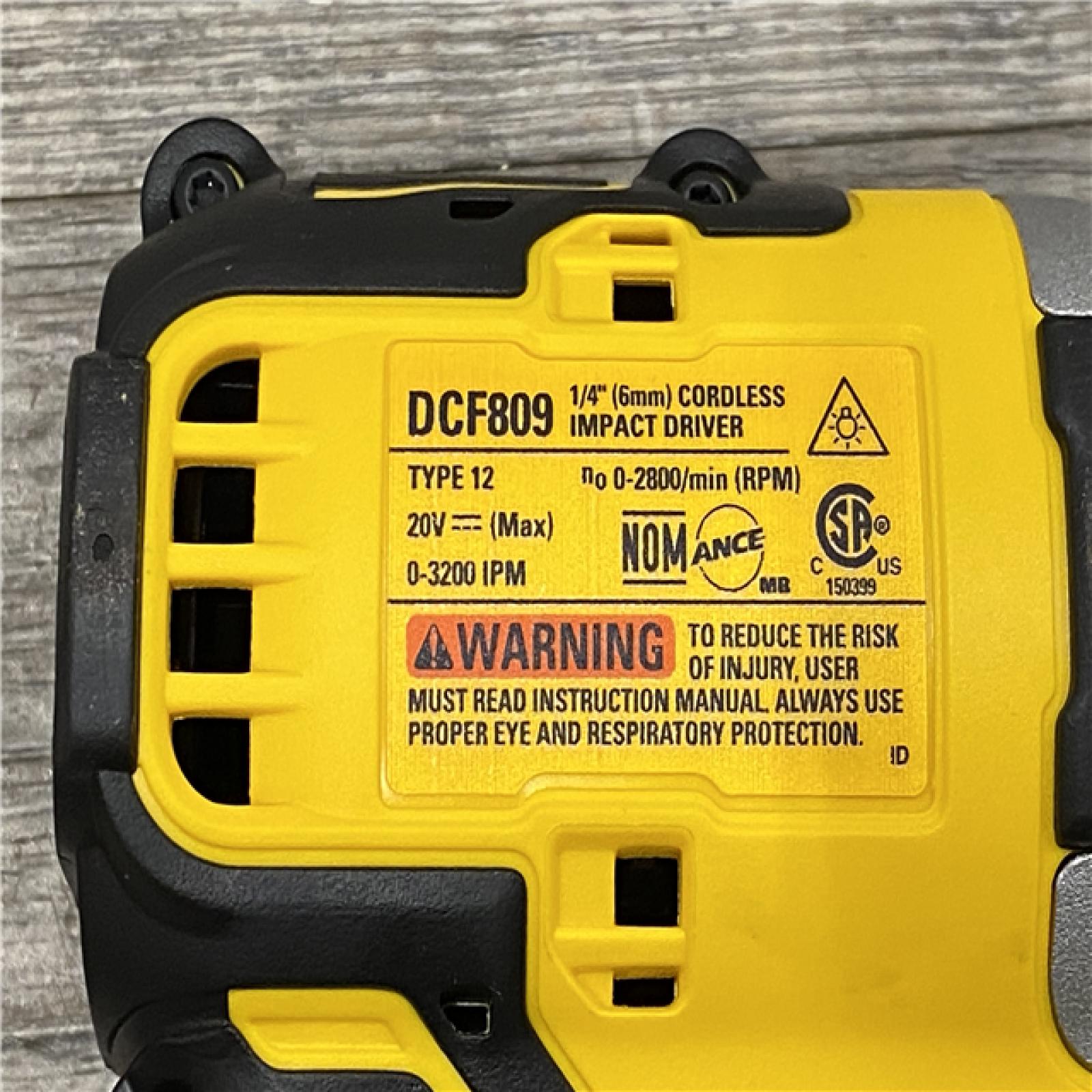 LIKE NEW - DEWALT ATOMIC 20-Volt Lithium-Ion Cordless Brushless (4-Tool) Combo Kit