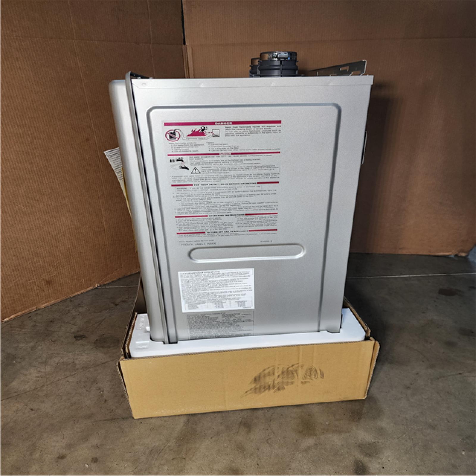 HOUSTON LOCATION - AS-IS (NEW) Noritz NRCR92-DV Natural Gas Tankless Water Heater