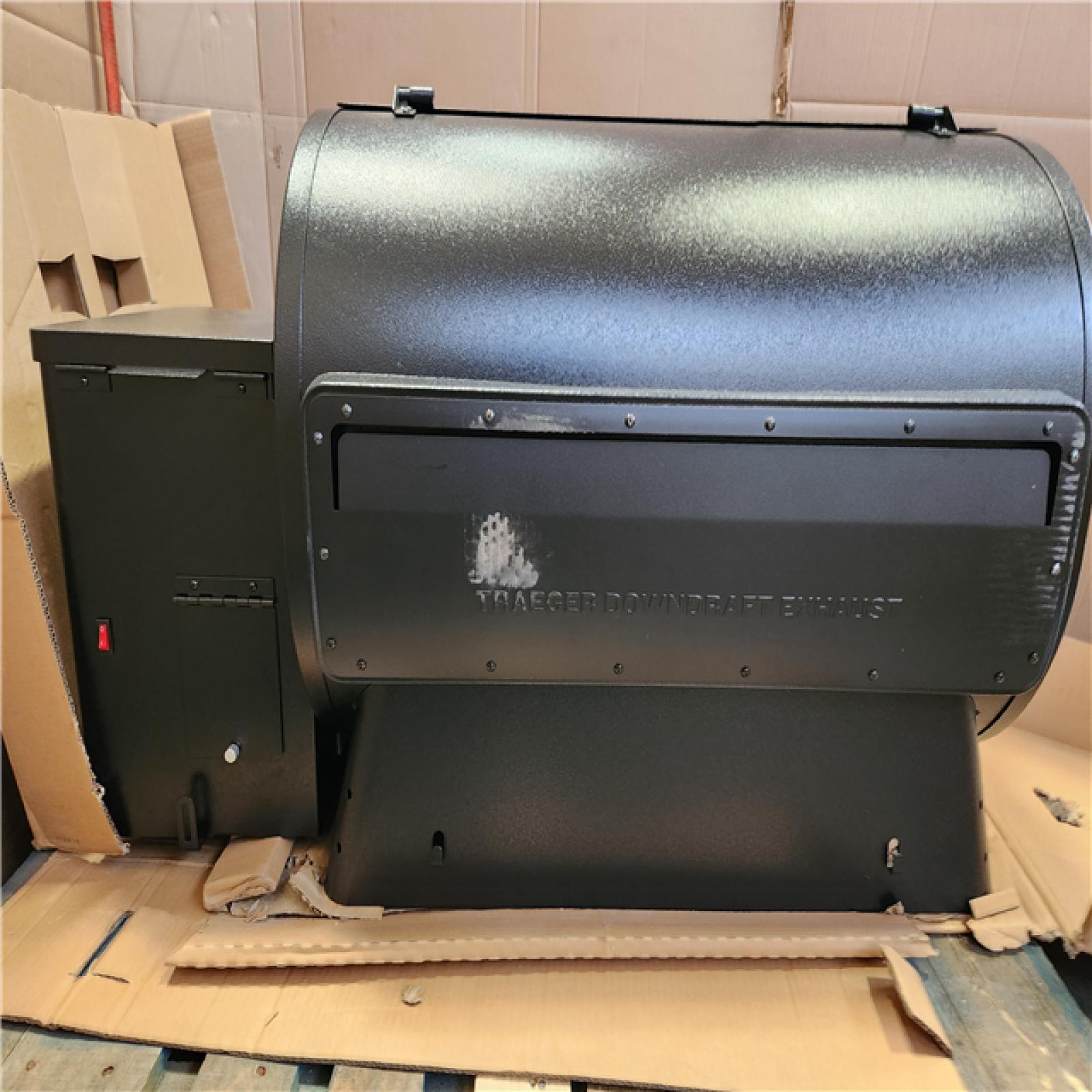 Phoenix Location LIKE NEW Traeger Ironwood 885 Wi-Fi Pellet Grill and Smoker in Black