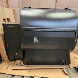Phoenix Location LIKE NEW Traeger Ironwood 885 Wi-Fi Pellet Grill and Smoker in Black