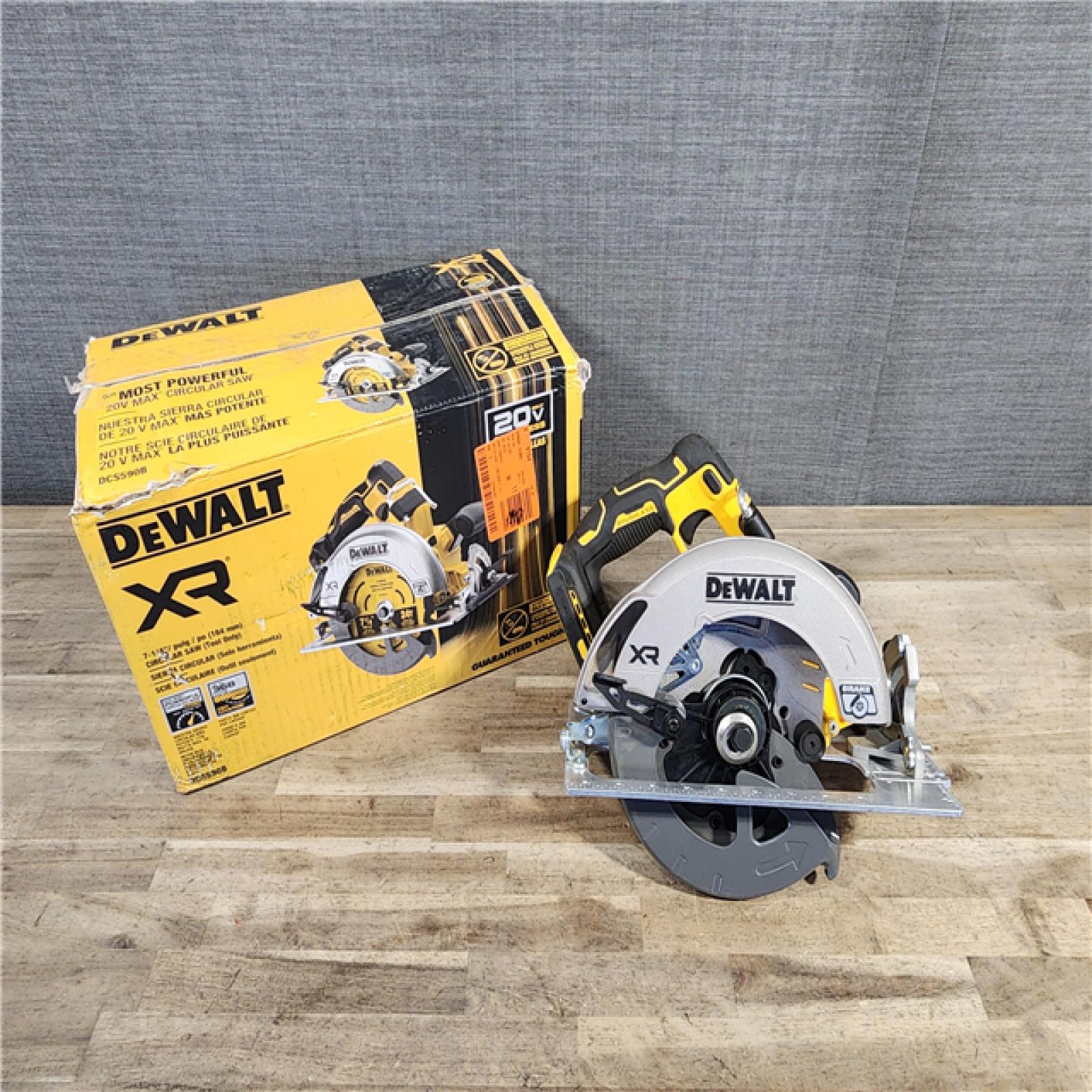 HOUSTON LOCATION - AS-IS DEWALT 20-Volt MAX 7-1/4 in. Cordless Circular Saw (Tool Only)