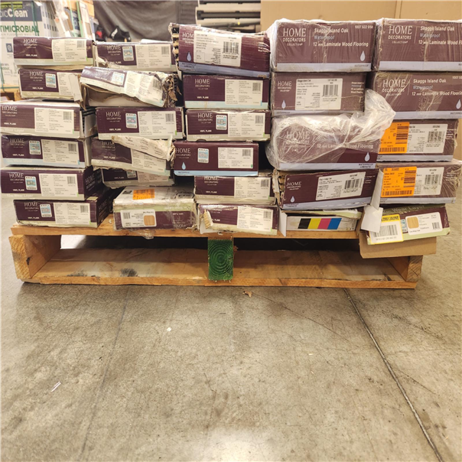 Phoenix AS-IS Mixed Home Decorators Collection Vinyl Flooring Pallet (28-Boxes)