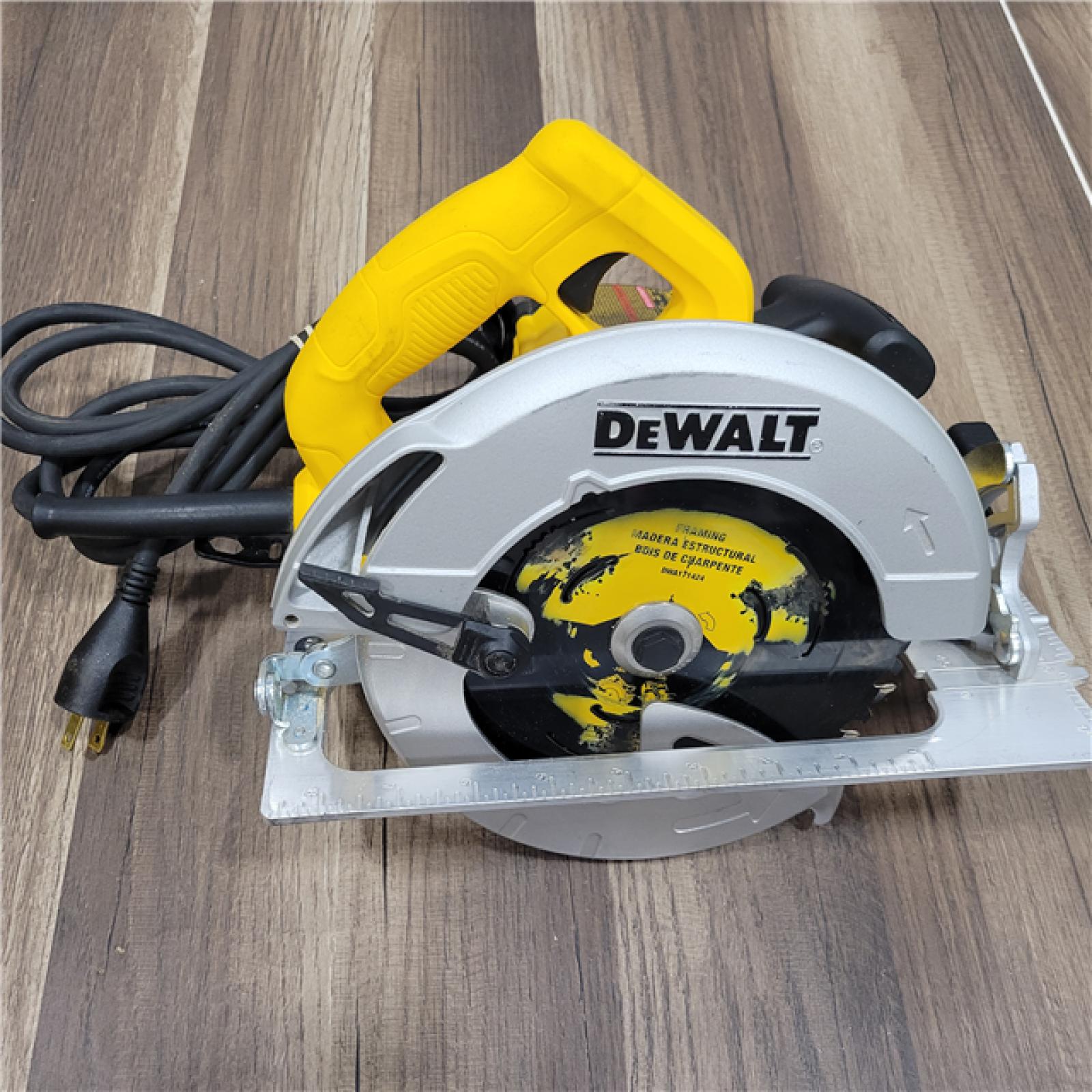Good  15 Amp Corded 7-1/4 in. Lightweight Circular Saw
