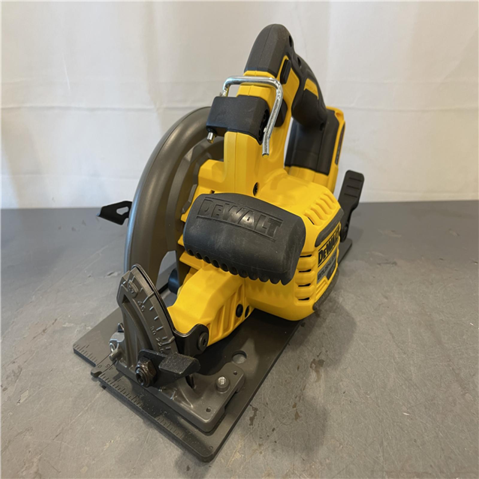 AS-IS - DeWALT Flexvolt Max 7-1/4 60V Brushless Circular Saw