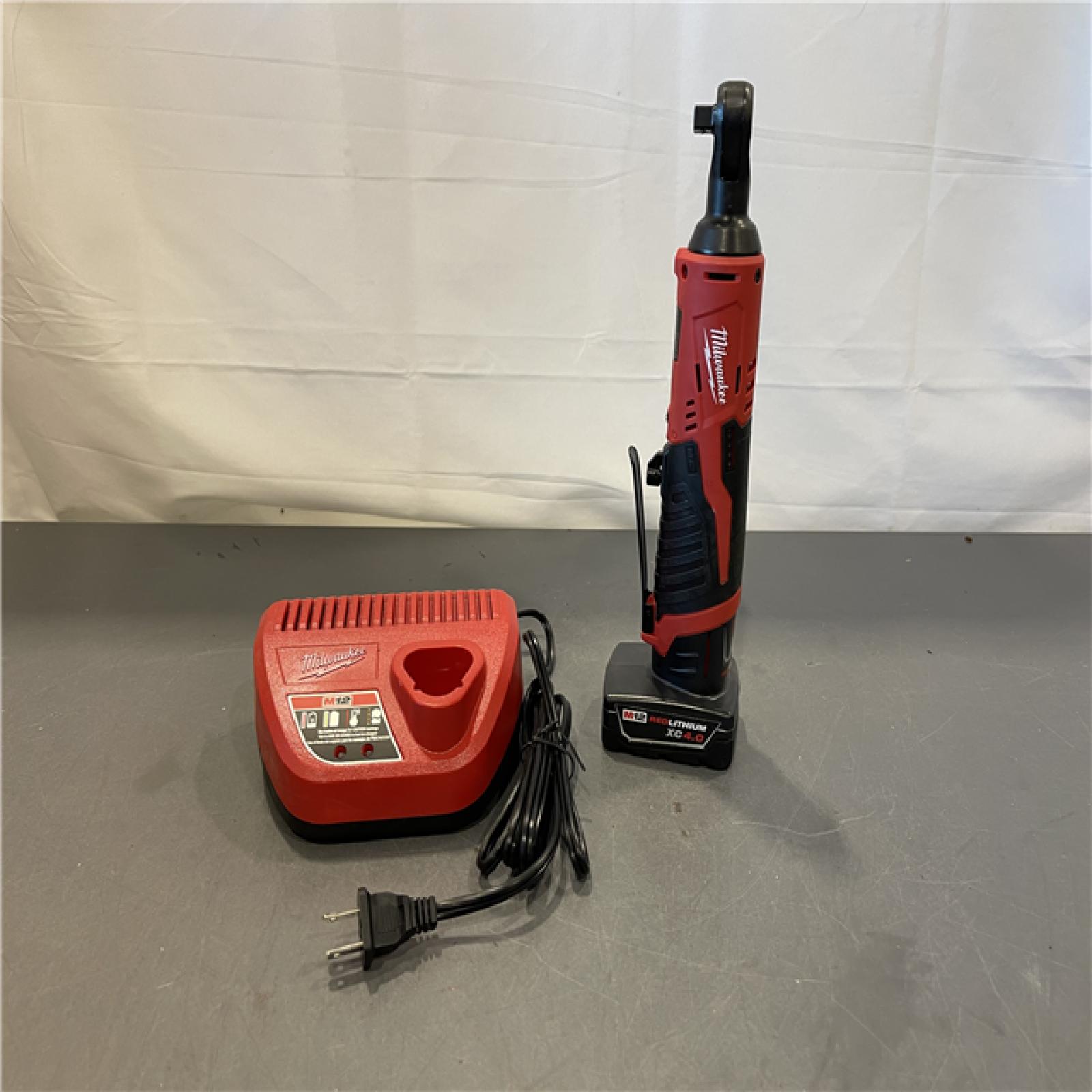 AS-IS - Milwaukee M12 12V Lithium-Ion Cordless 3/8 in. Ratchet with M12 4.0 Ah Starter Kit
