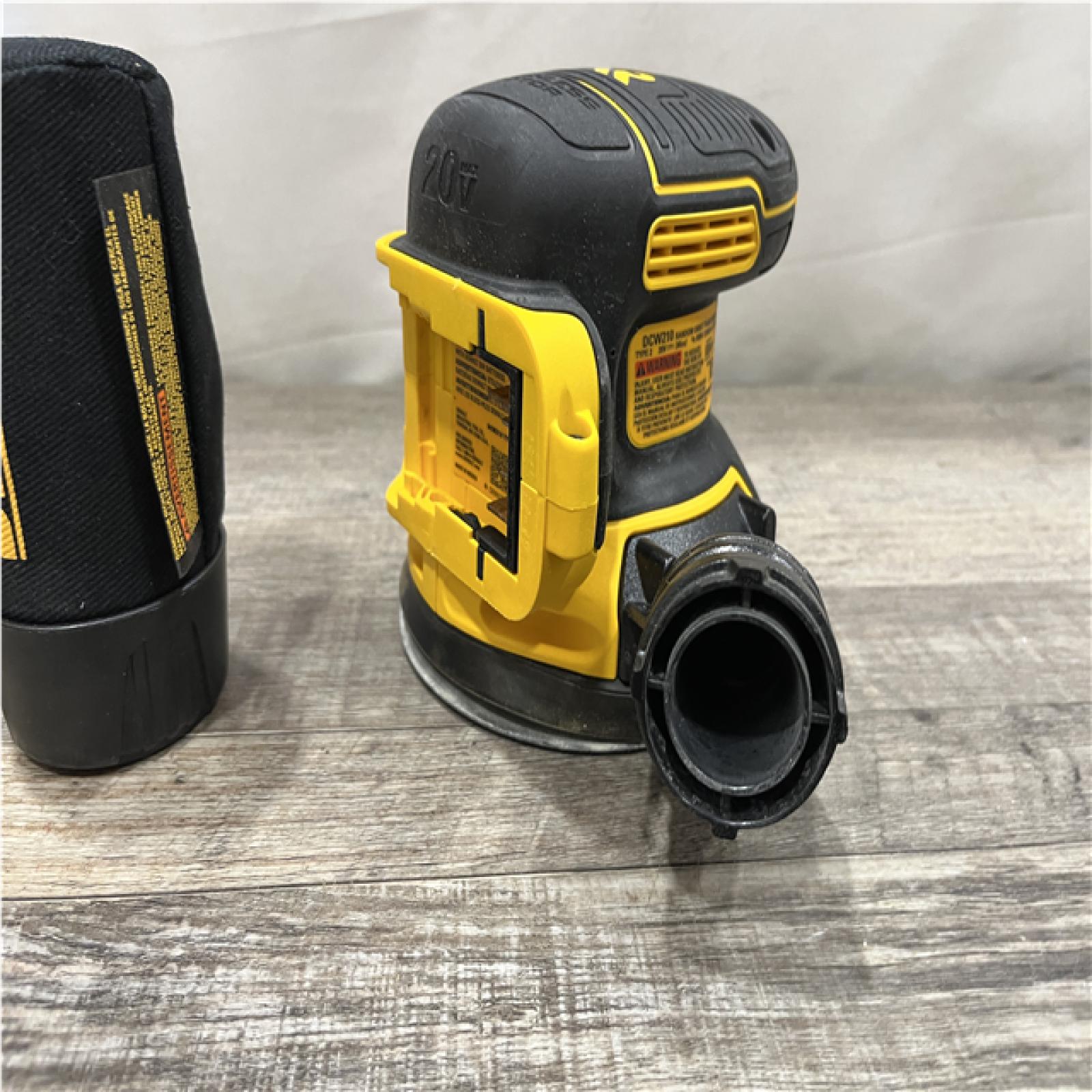 AS-IS DEWALT 20V MAX XR Cordless Brushless 5 in. Random Orbital Sander Kit