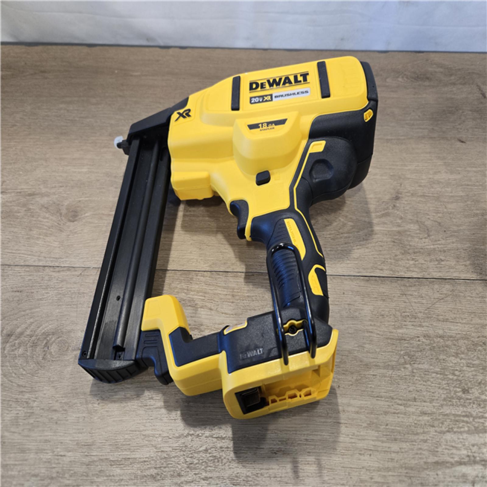 AS-IS DEWALT 20V MAX XR Cordless 18-Gauge Narrow Crown Stapler Kit