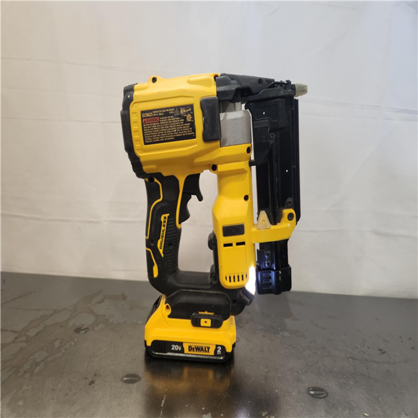 AS-IS- DEWALT ATOMIC 20V MAX Lithium Ion Cordless 23 Gauge Pin Nailer Kit