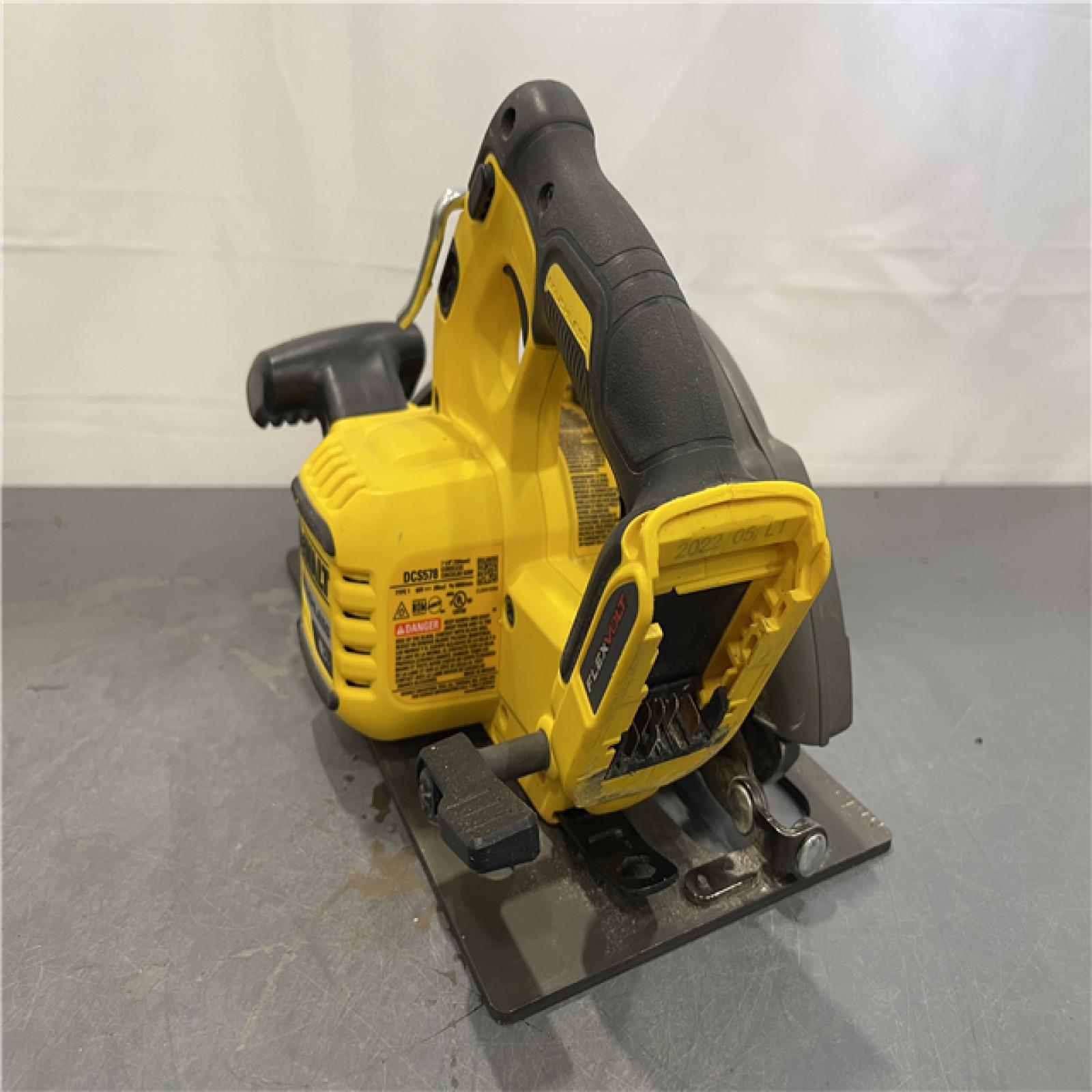 AS-IS - DeWALT Flexvolt Max 7-1/4 60V Brushless Circular Saw