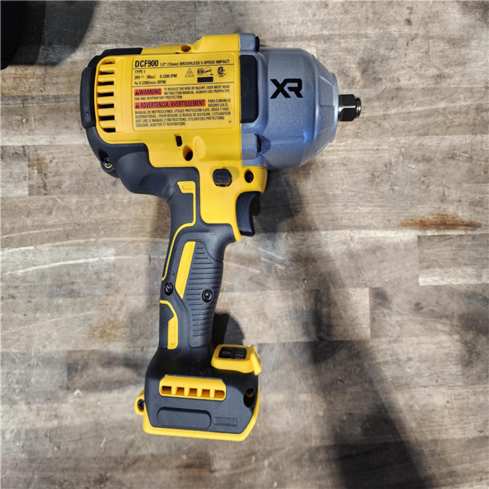 HOUSTON LOCATION - AS-IS (APPEARS LIKE NEW) Dewalt 20V MAX Lithium-Ion Cordless 1/2 in. Impact Wrench Kit W/ BATTERY & CHARGER