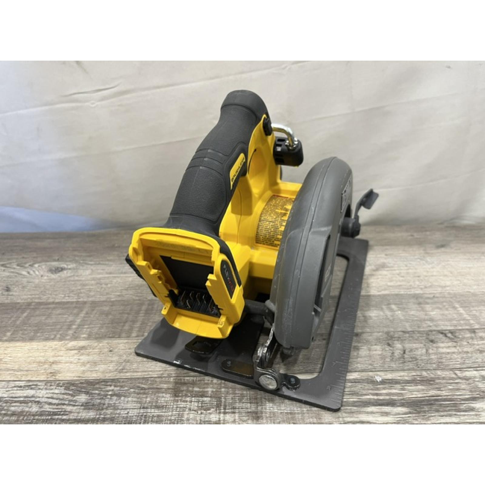 AS-IS DEWALT FLEXVOLT 60V MAX Cordless Brushless 7-1/4 in. Circular Saw with Brake (Tool Only)
