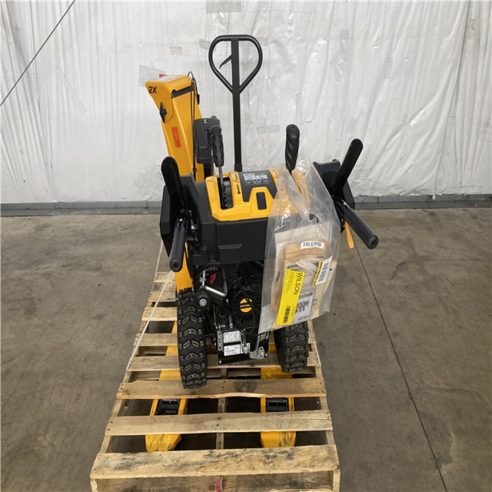 HOUSTON LOCATION - AS-IS CUB CADET 26 SNOW BLOWER