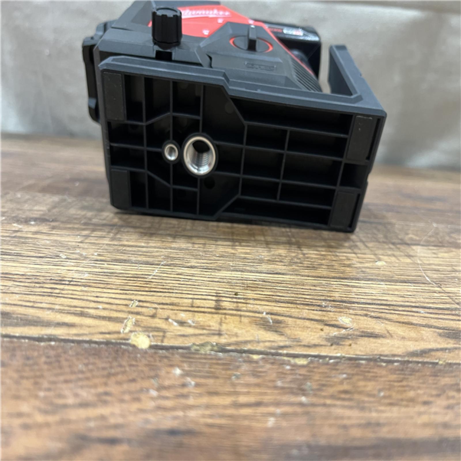 AS-IS  Milwaukee-3632-21 M12 Green Beam Laser 360Â° 3-Plane Kit