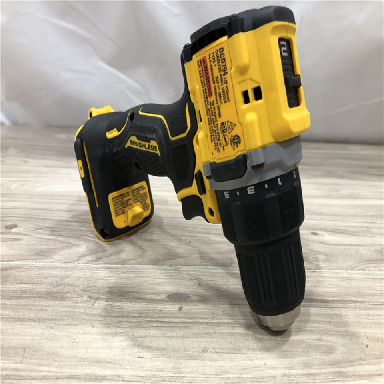 AS-IS Dewalt DCK225D2 20V MAX ATOMIC Compact Cordless Drill Driver and Impact Driver Combo Kit
