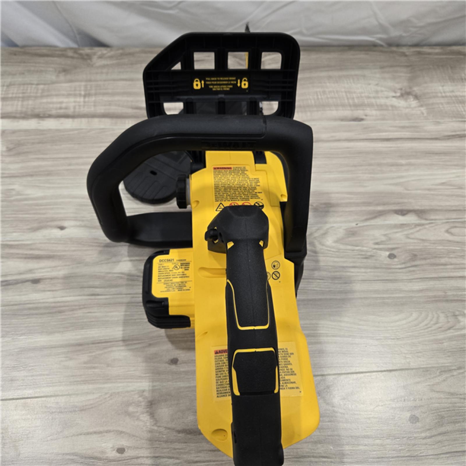 LIKE NEW! - DEWALT 20V MAX Compact 12 Brushless Cordless Chainsaw Kit