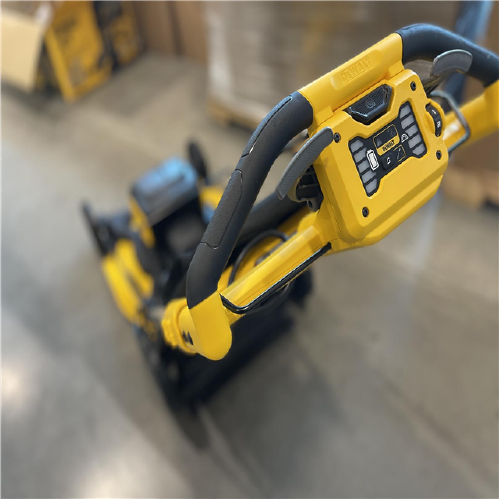 AS-IS - DeWalt 2x20V MAX 21 in. Cordless Battery Powered Self Propelled Lawn Mower Kit