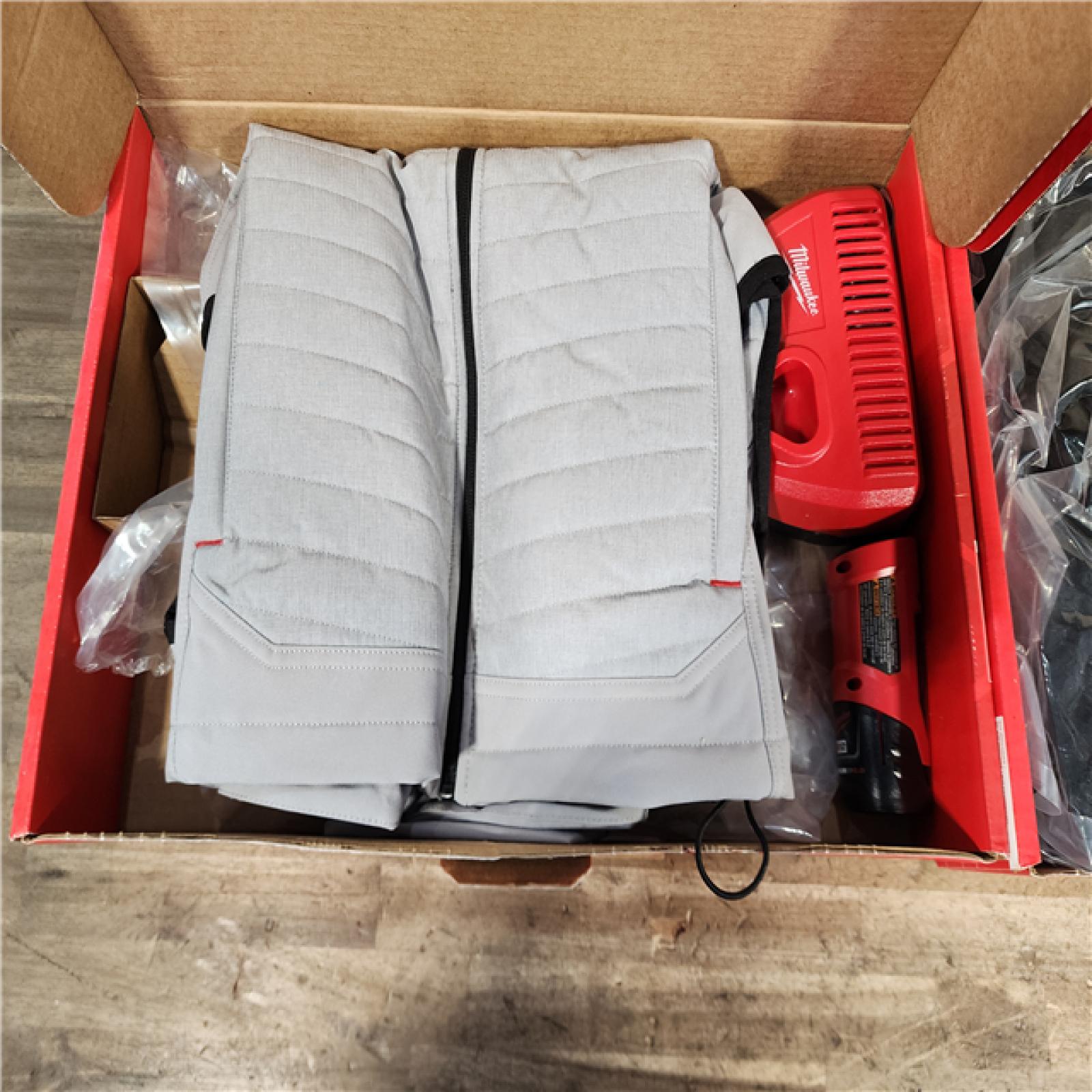 HOUSTON LOCATION - AS-IS MILWAUKEE 2 HEATED CLOTHING COMBO KIT
