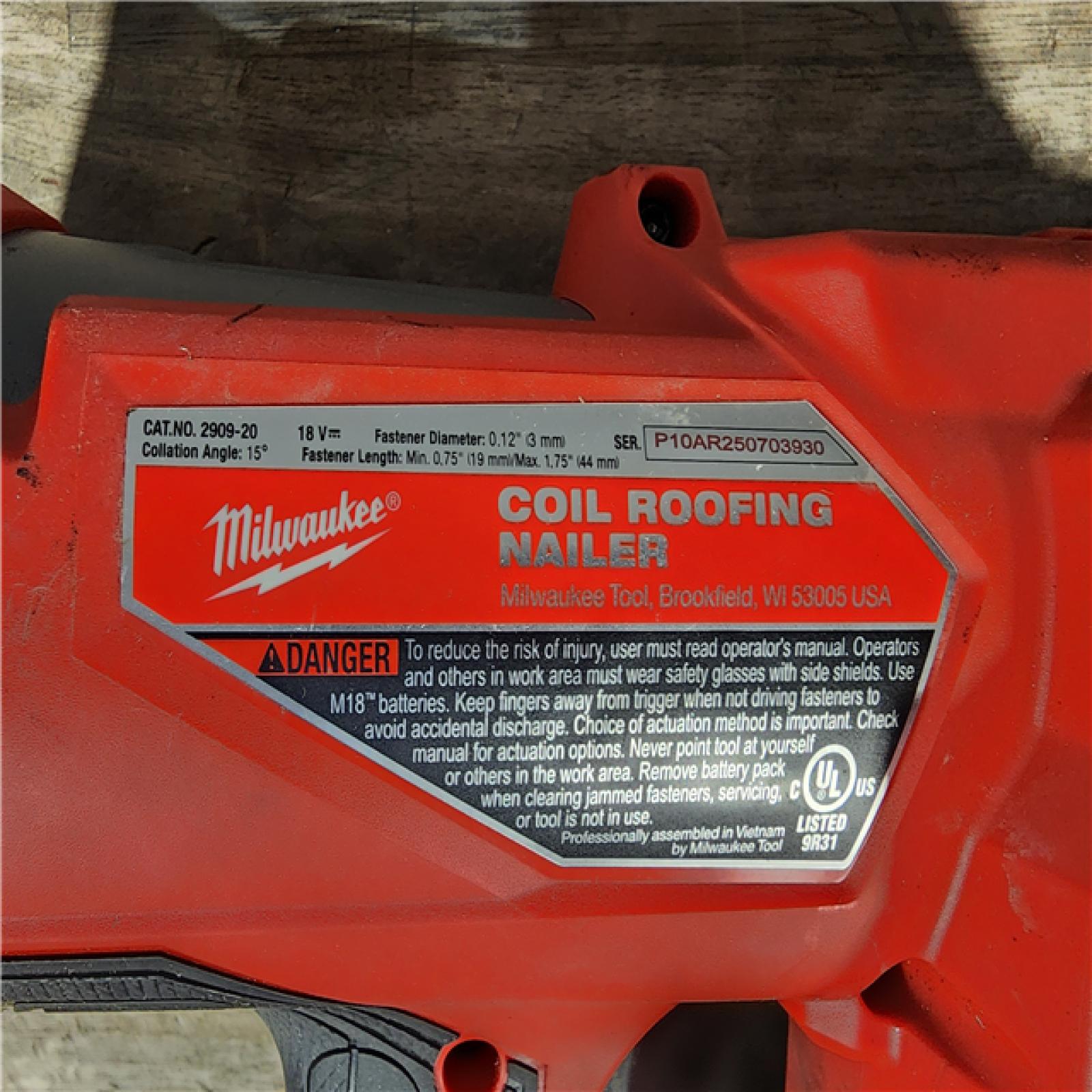 HOUSTON LOCATION - AS-IS Milwaukee M18 FUEL 18-Volt Lithium-Ion Brushless Cordless Coil Roofing Nailer (Tool Only)