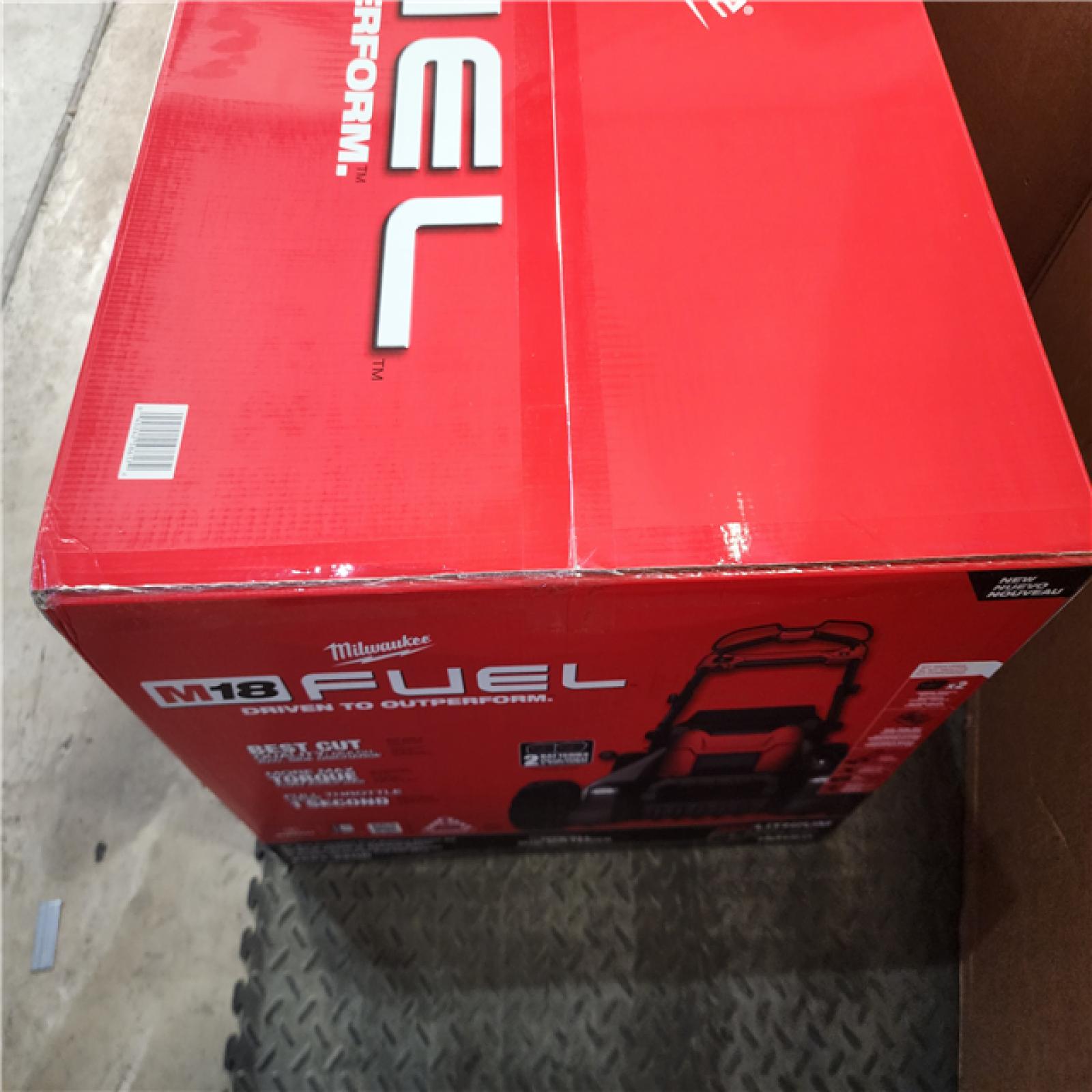 HOUSTON LOCATION - AS-IS (NEW) Milwaukee M18 FUEL Brushless Cordless 21 in. Walk Behind Dual Battery Self-Propelled Mower Kit W/ (2) FORGE HD12.0 BATTERY & RAPID CHARGER