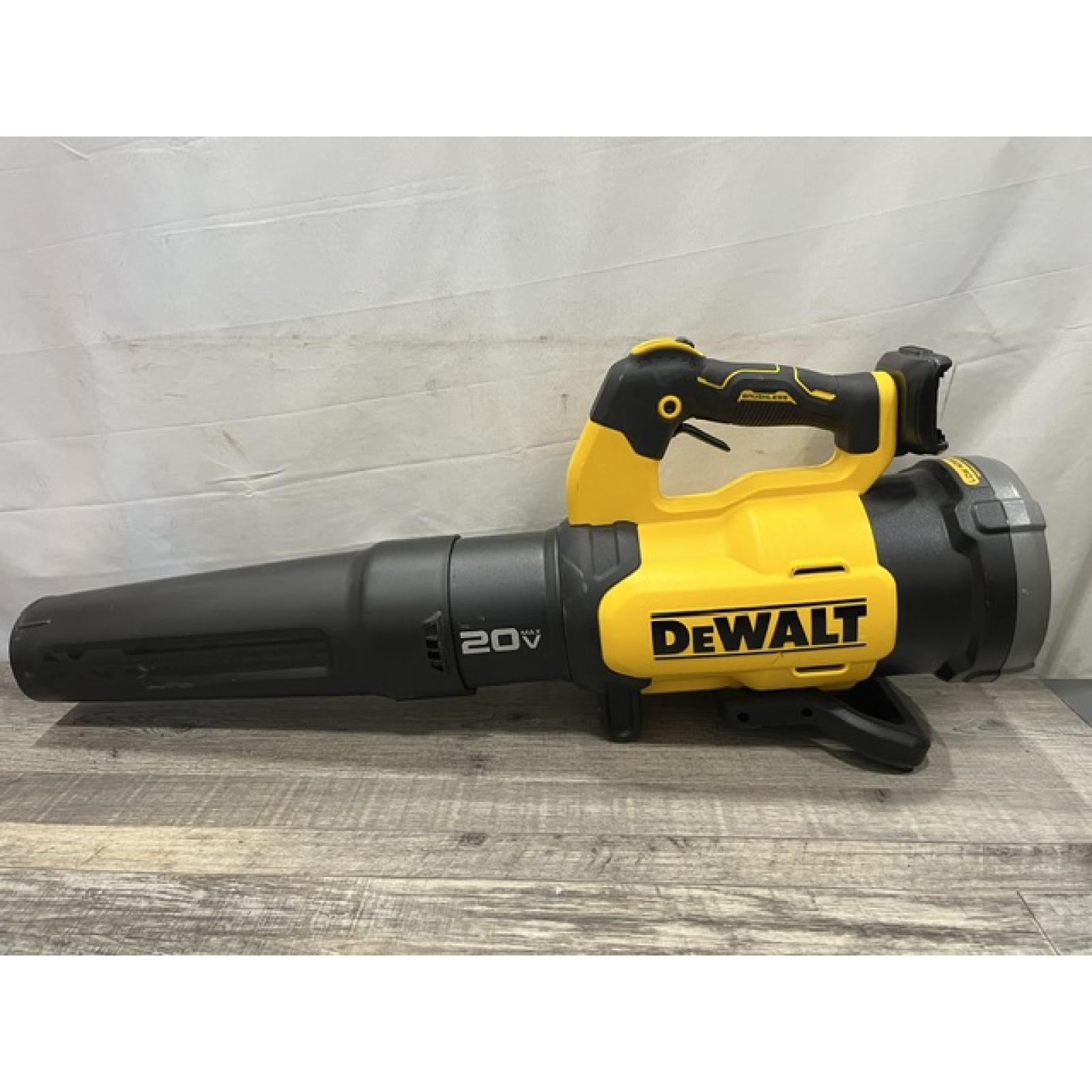 AS-IS DEWALT 20V MAX XR 550 CFM 133 MPH Cordless Battery Powered Blower (Tool-Only)