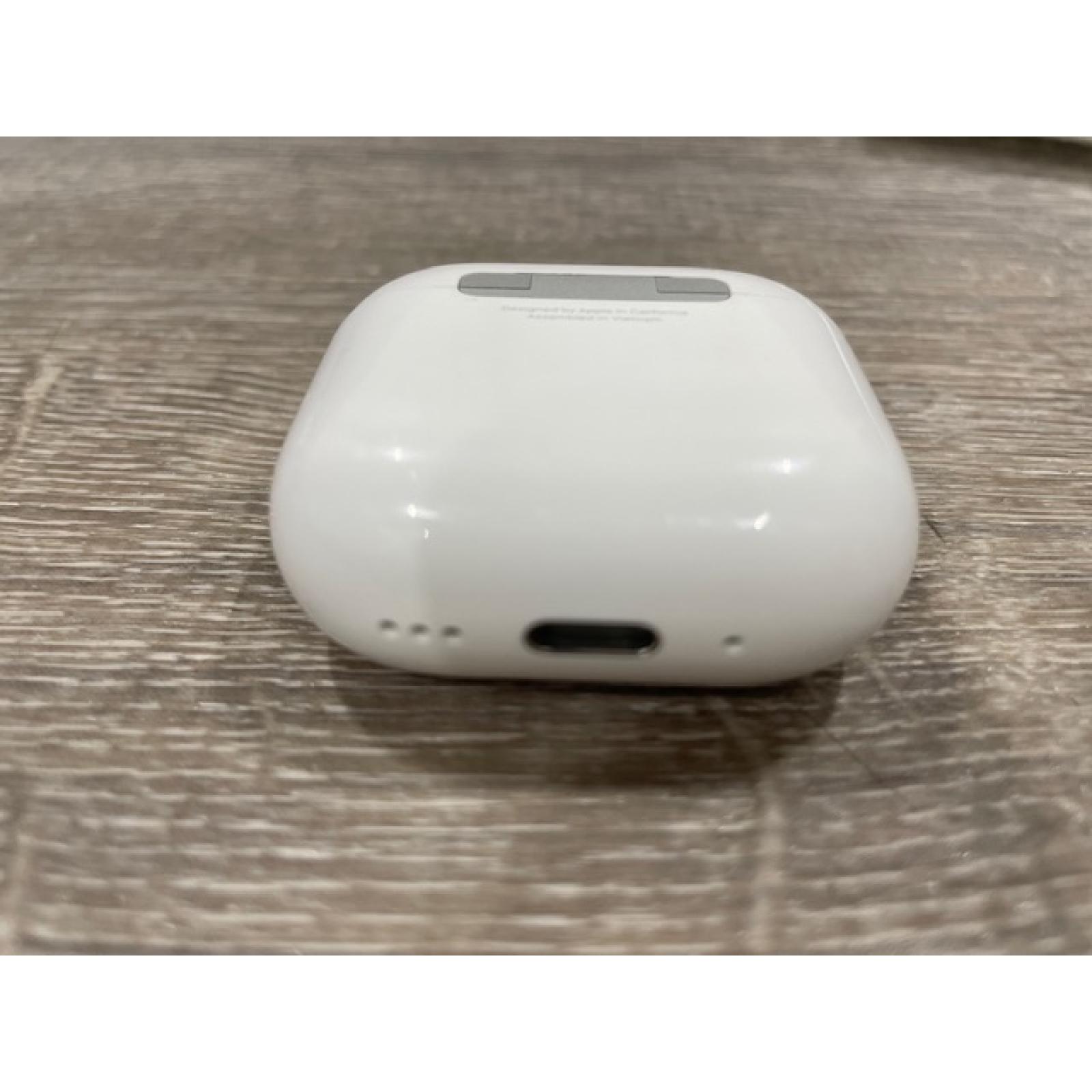 AS-IS Apple Airpods 4 Wireless Charging Case