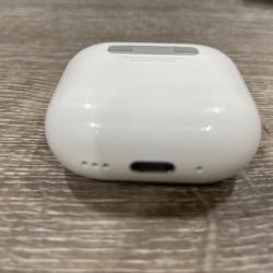AS-IS Apple Airpods 4 Wireless Charging Case