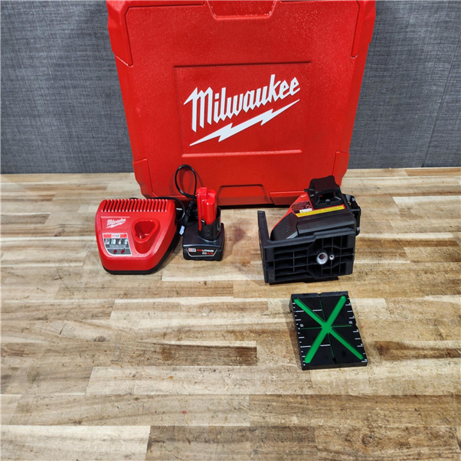 HOUSTON LOCATION - AS - IS Milwaukee 12-Volt Lithium-Ion Cordless Green 250 ft. 3-Plane Laser Level Kit