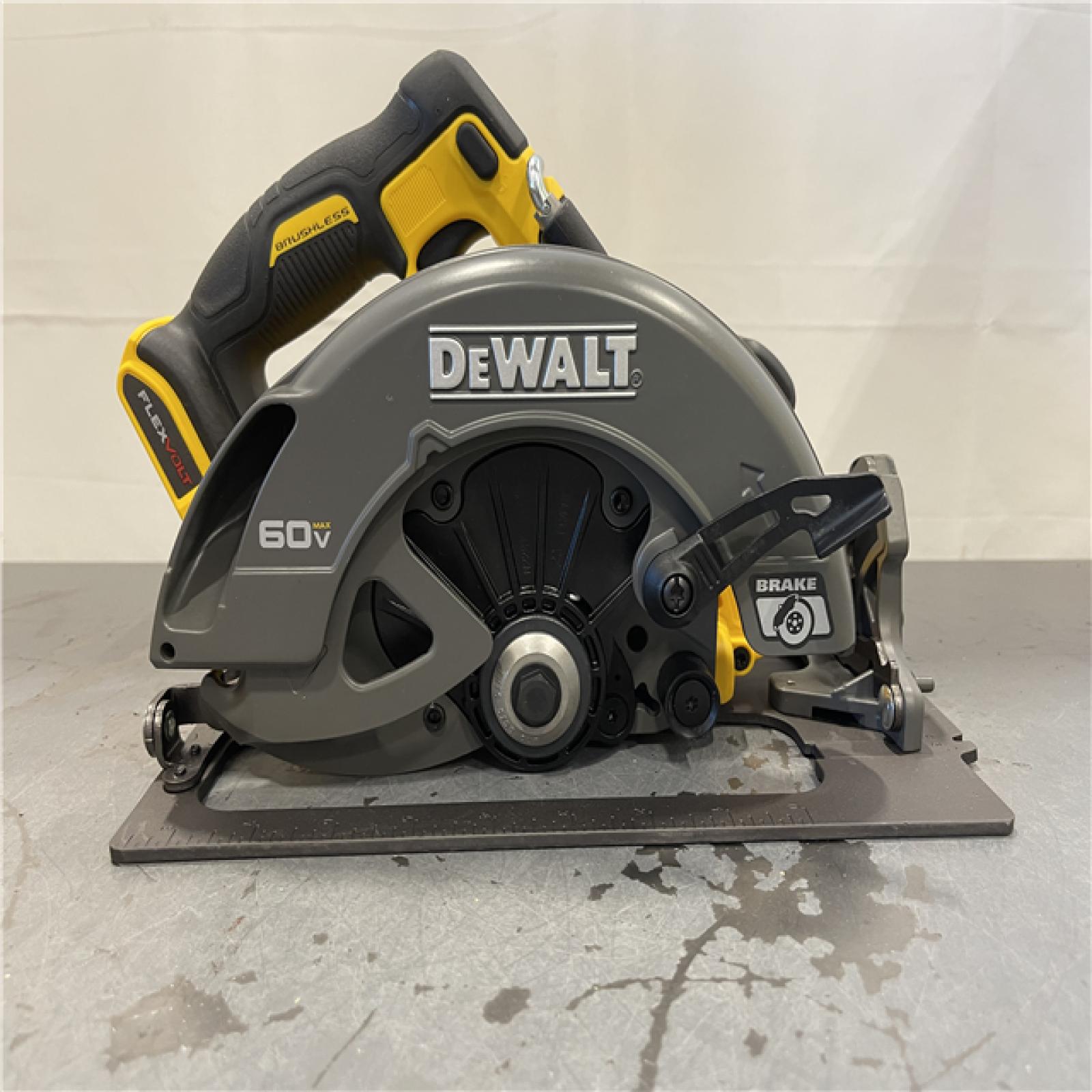 AS-IS - DeWALT FLEXVOLT 60V MAX Cordless Brushless 7-1/4 in. Circular Saw with Brake