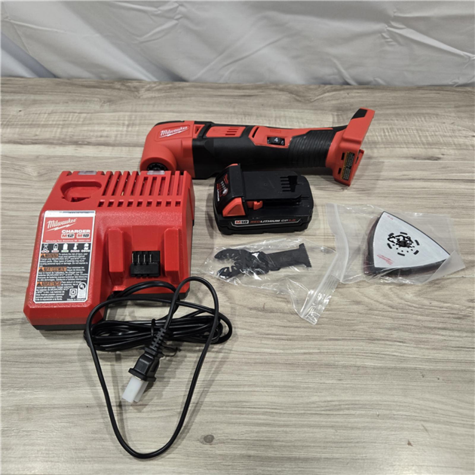 LIKE NEW! - Milwaukee 2626-21 18V Cordless Oscillating Multi-Tool Kit