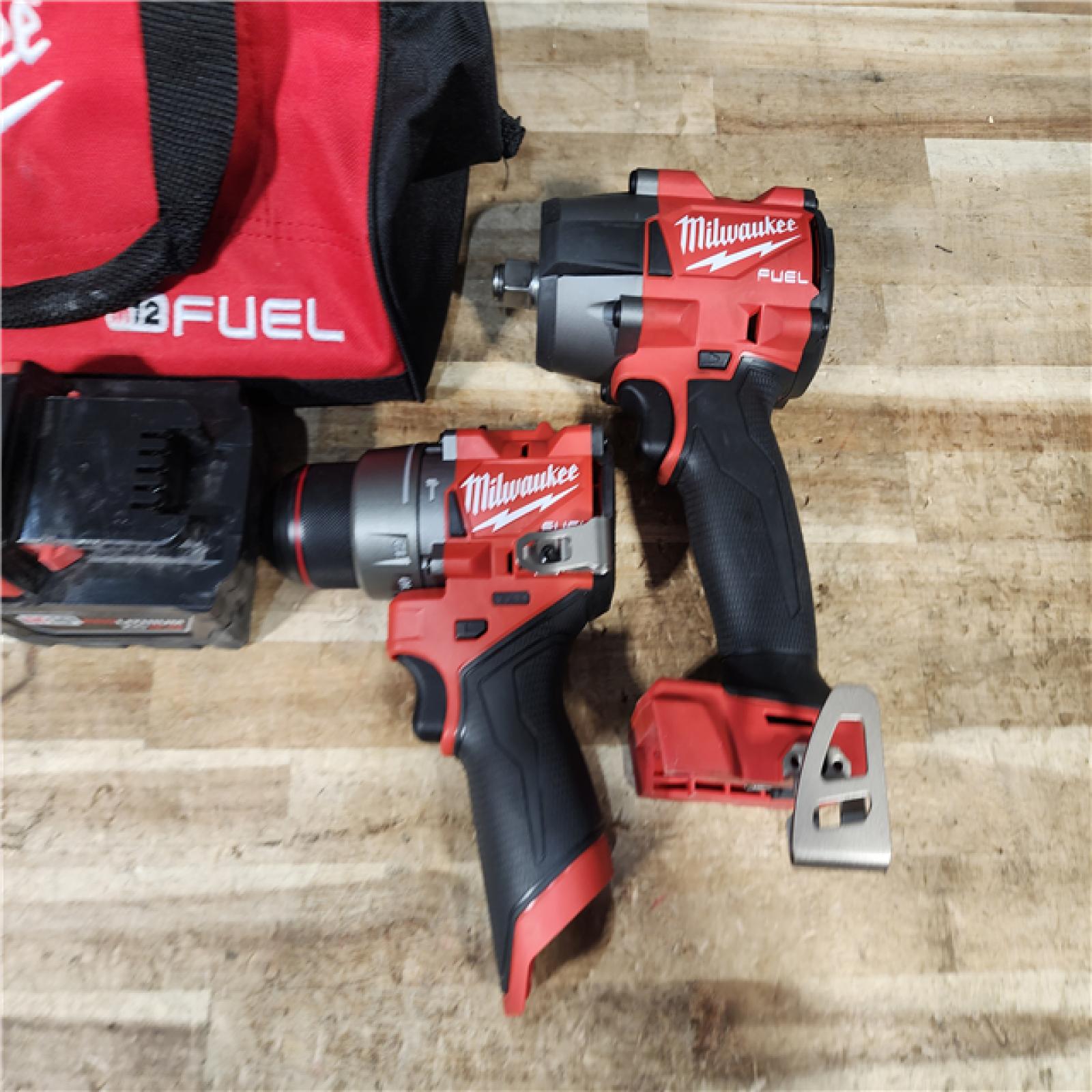 HOUSTON LOCATION - AS - IS Milwaukee 2 Tool Combo Kit W/ (2) Battery & Charger
