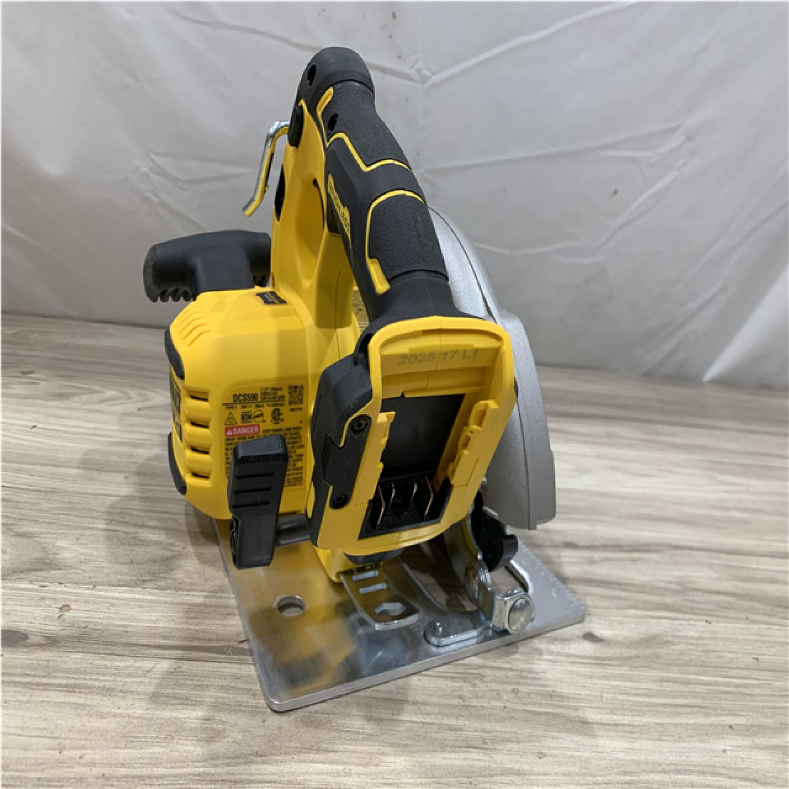 AS-IS DEWALT 20-Volt MAX 7-1/4 in. Cordless Circular Saw (Tool Only)
