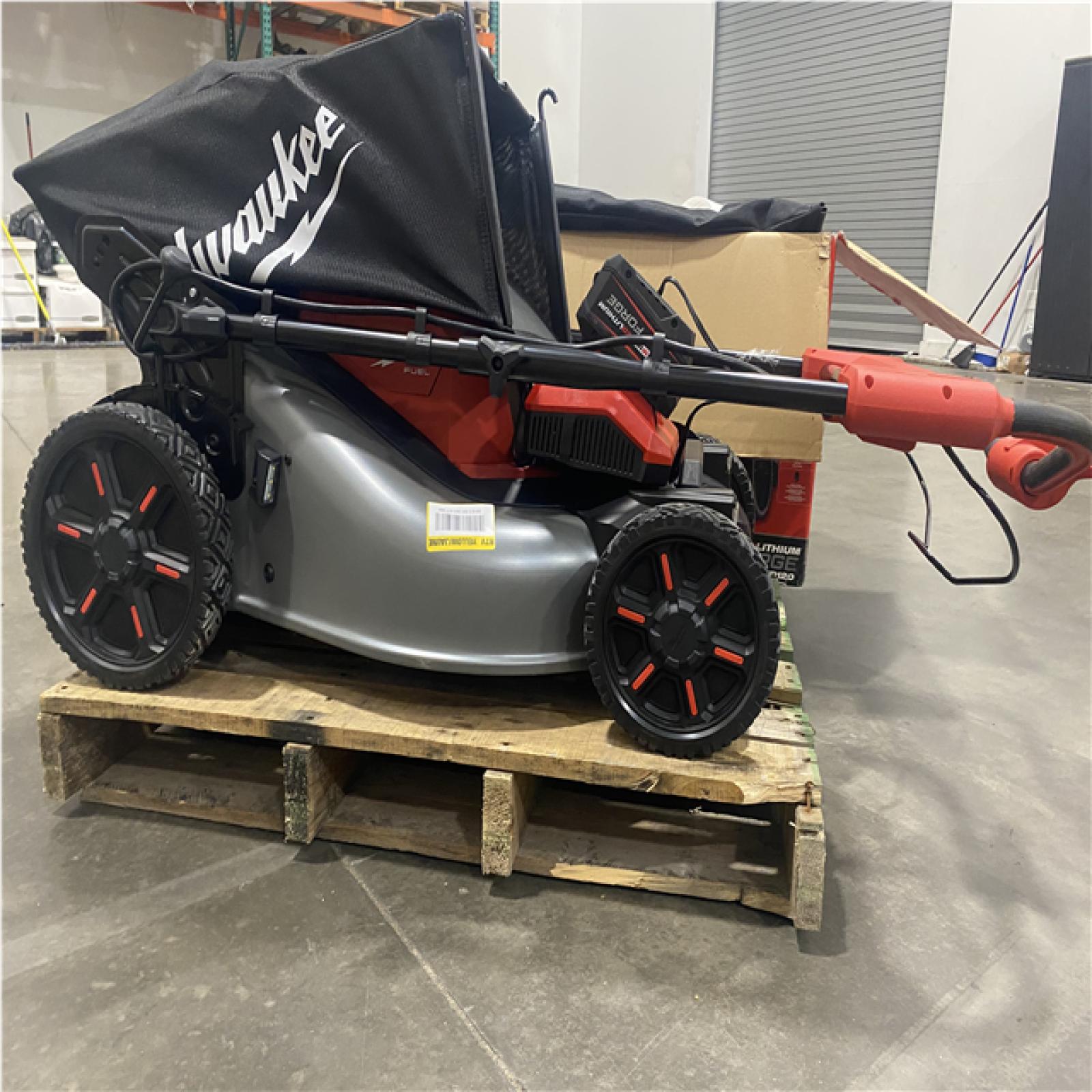 Dallas Location - As-Is Milwaukee 18 FUEL 21 Self-Propelled Dual Battery Mower Kit