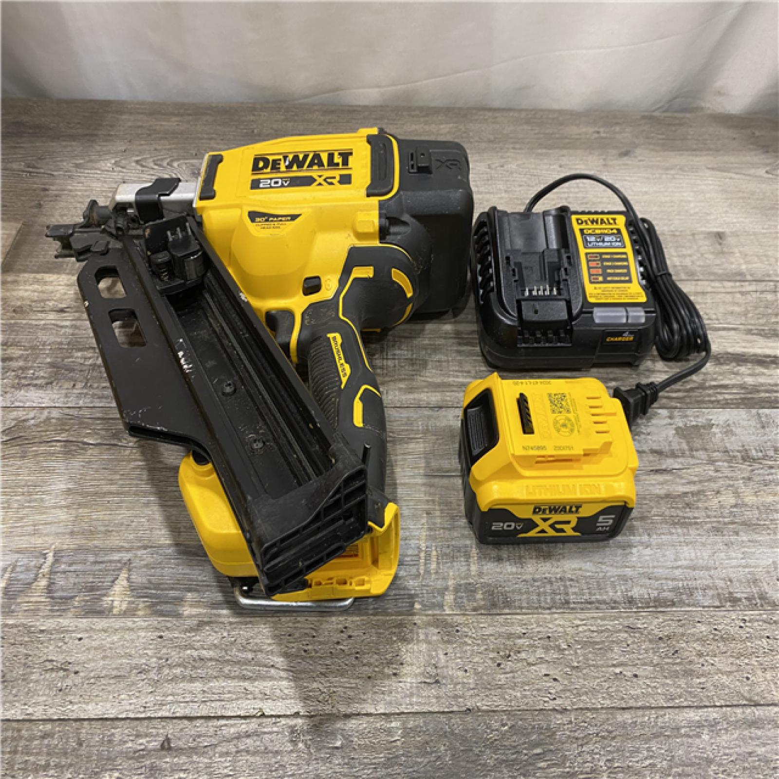 AS-IS DEWALT 20-Volt 30° Cordless Framing Nailer Kit