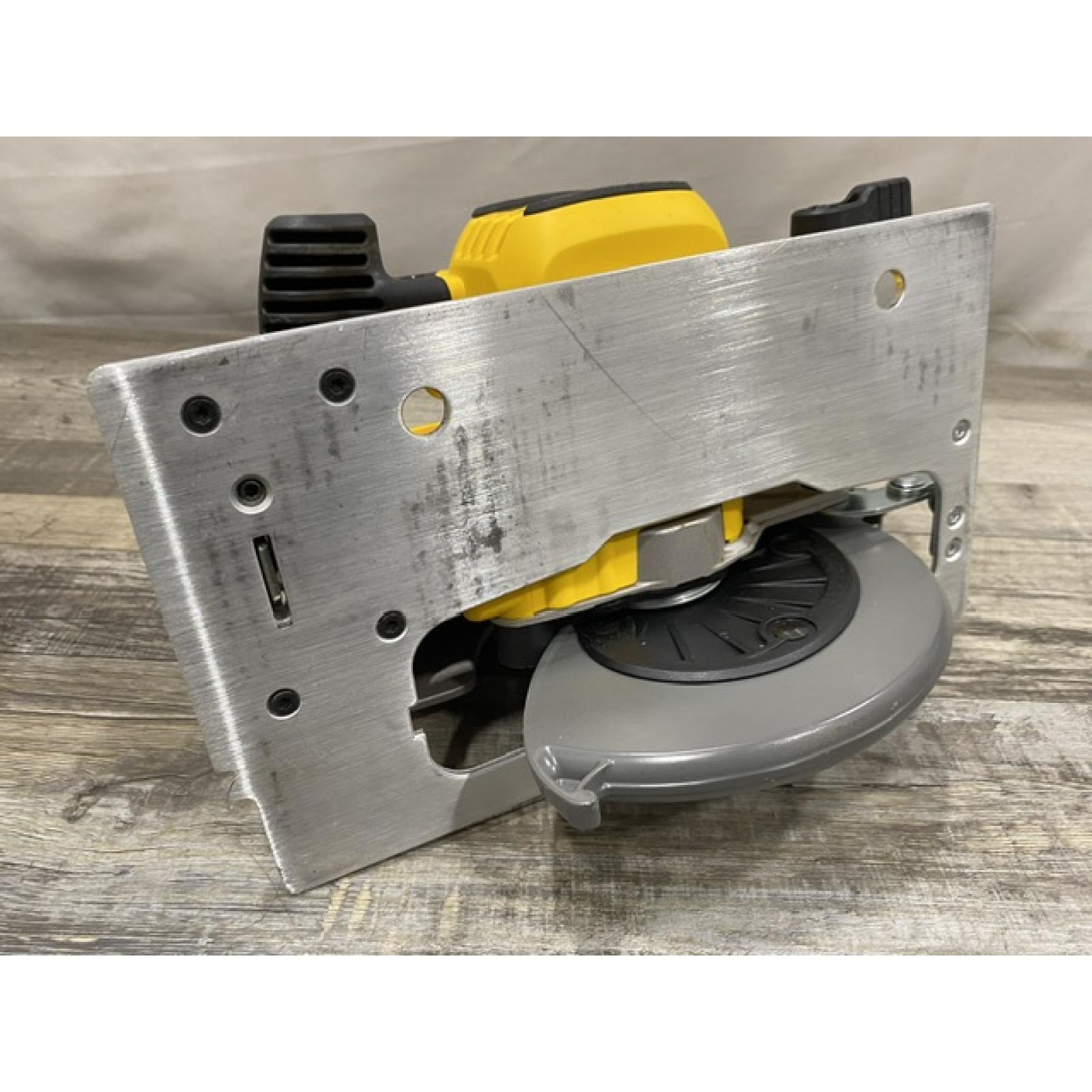 AS-IS DEWALT 20-Volt MAX 7-1/4 in. Cordless Circular Saw (Tool Only)