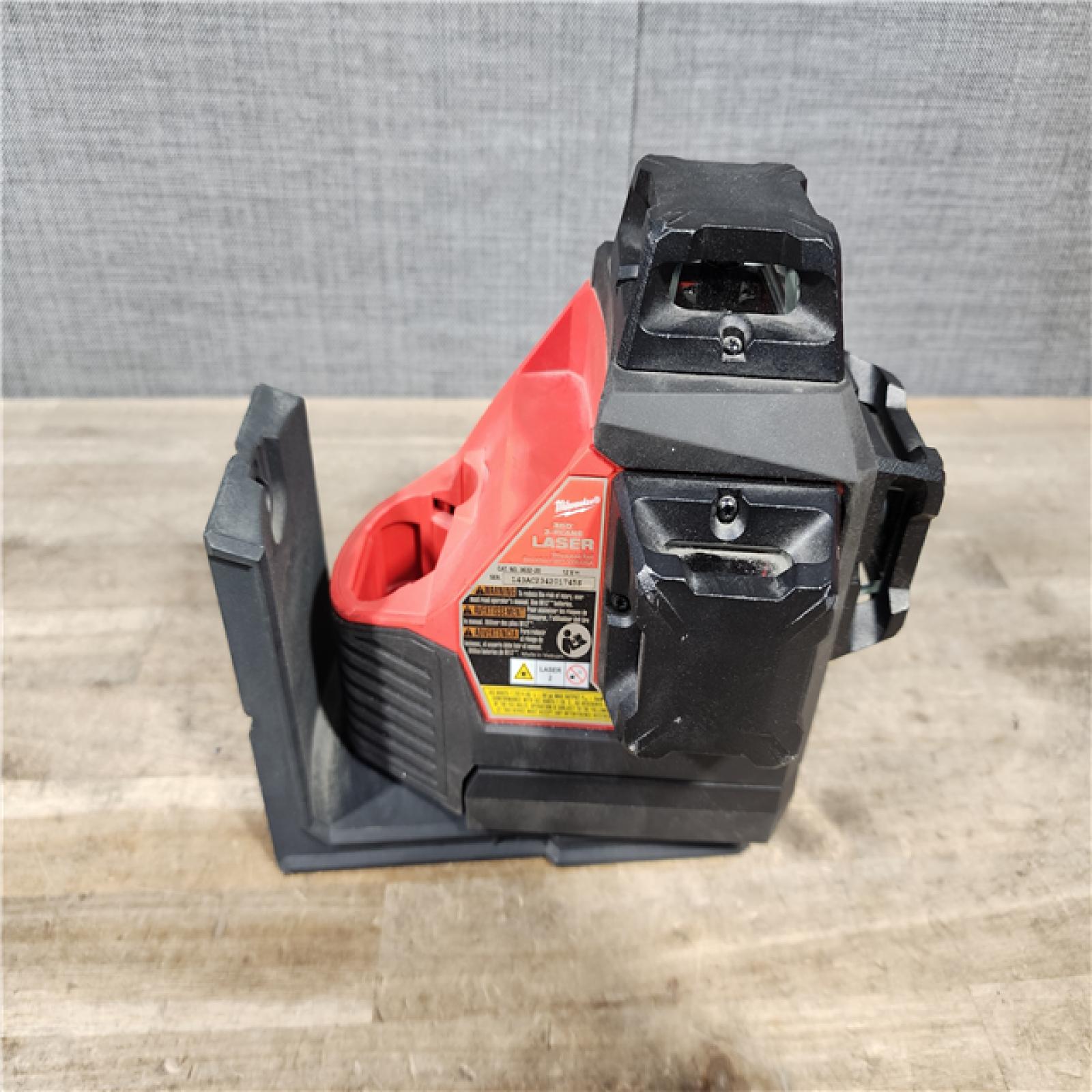 HOUSTON LOCATION - AS-IS Milwaukee-3632-21 M12 Green Beam Laser 360° 3-Plane Kit