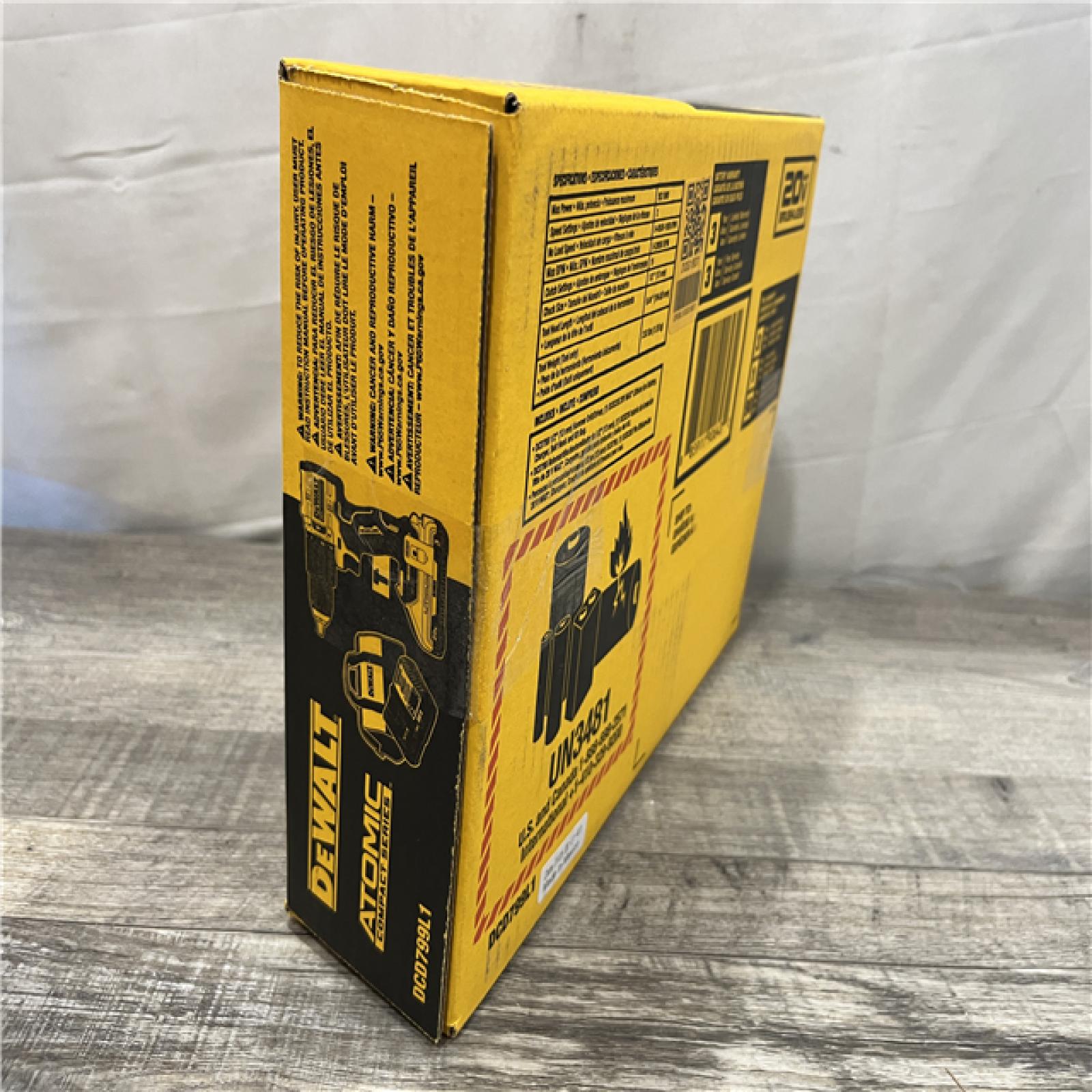NEW - DEWALT ATOMIC 20-Volt Lithium-Ion Cordless 1/2 in. Compact Hammer Drill Kit