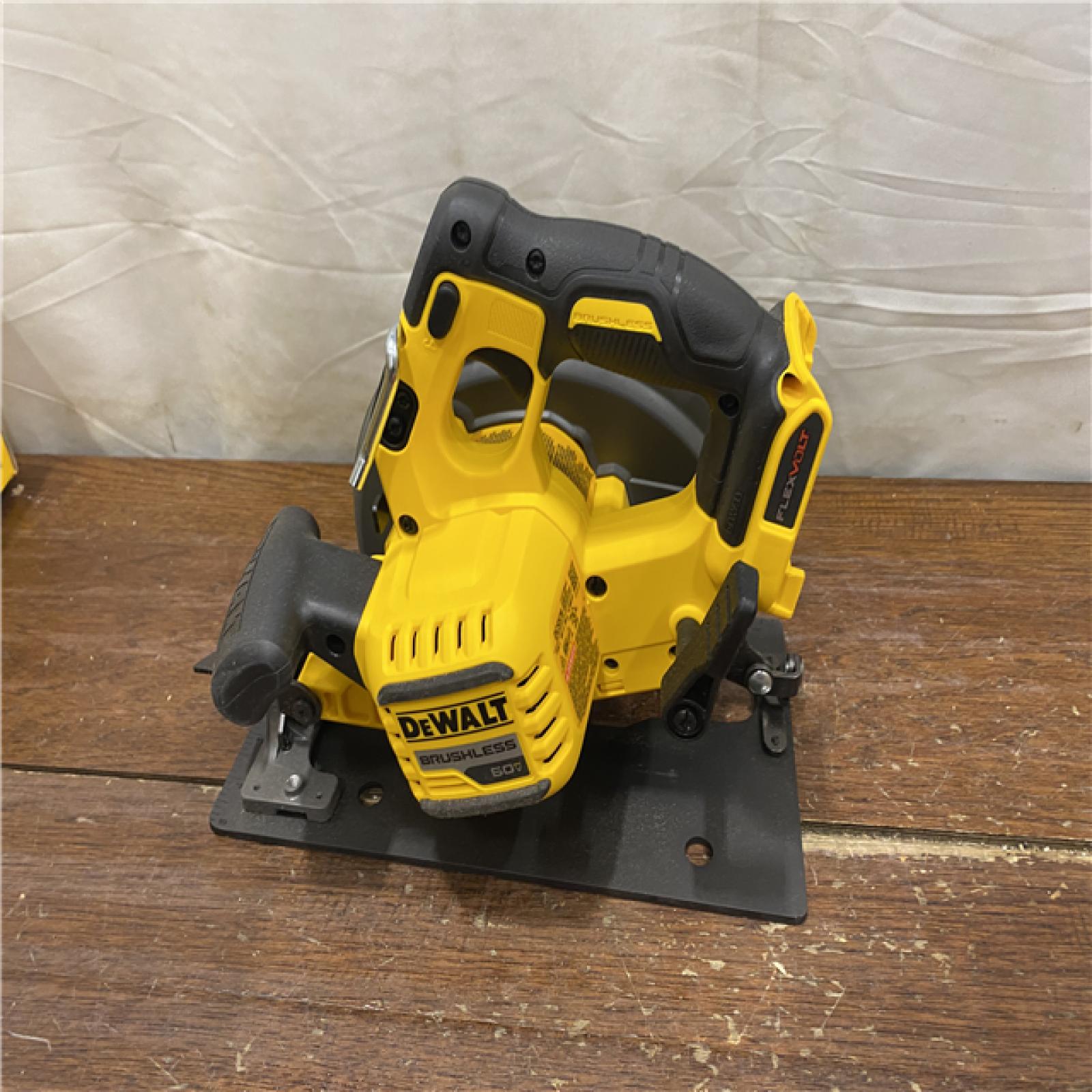 AS-IS DeWALT Flexvolt Max 7-1/4  60V Brushless Circular Saw DCS578B