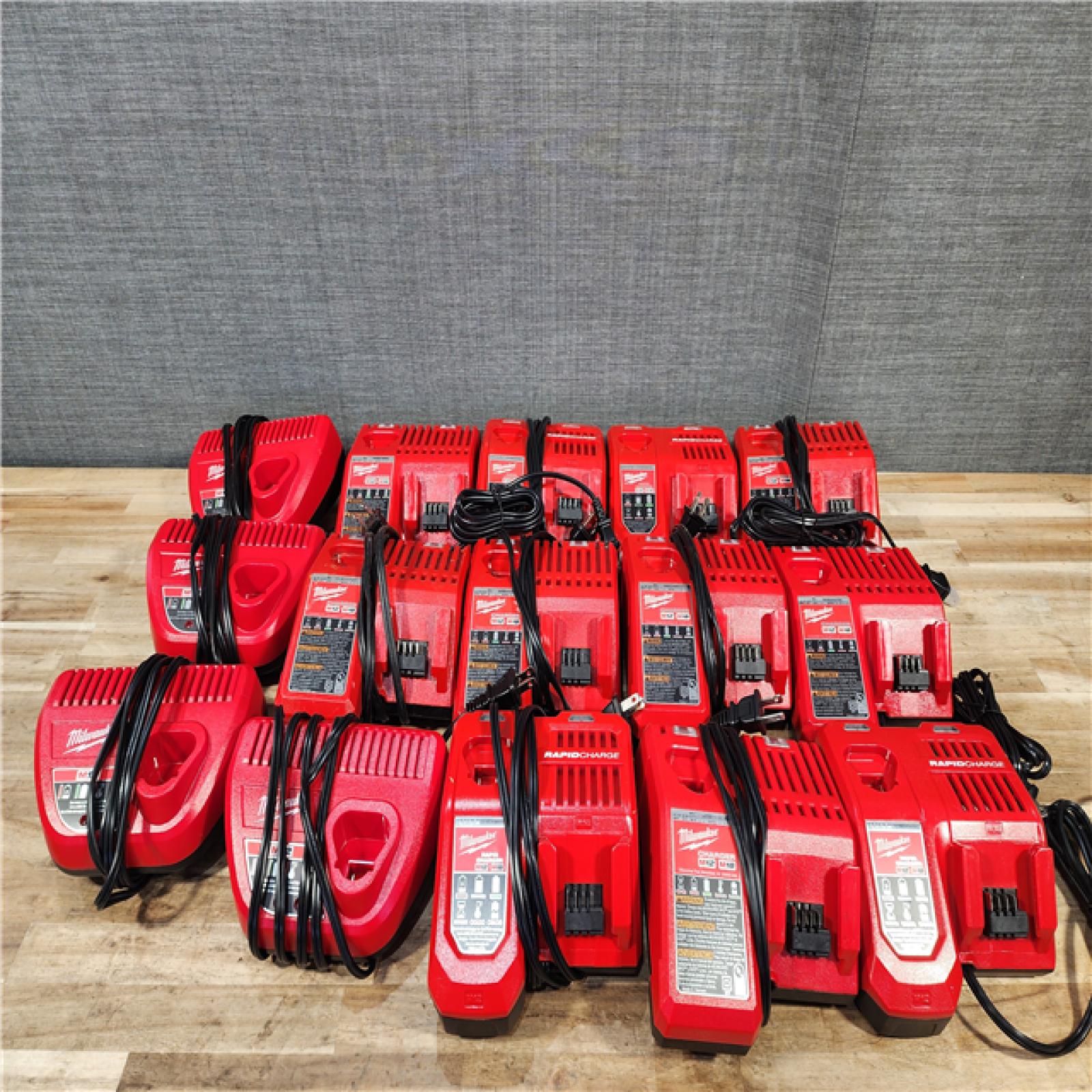 HOUSTON LOCATION - AS-IS MILWAUKEE BATTERY CHARGER PACK QTY - 15