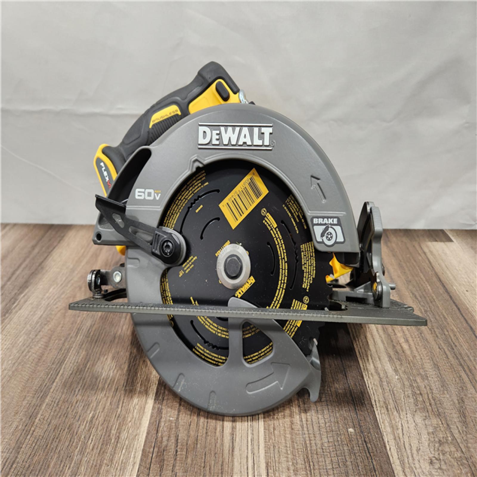 AS-IS DeWALT Flexvolt Max 7-1/4 60V Brushless Circular Saw (Tool Only)