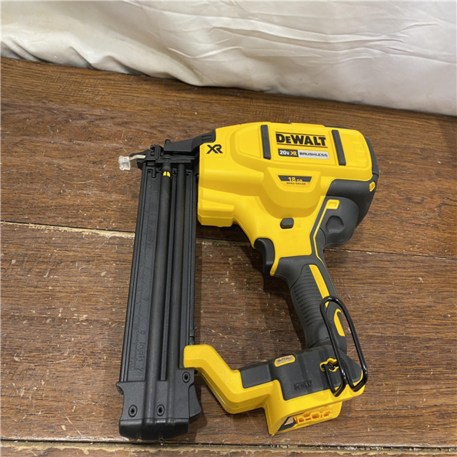 AS-IS DEWALT 20V MAX XR 18 Gauge Brad Nailer Kit