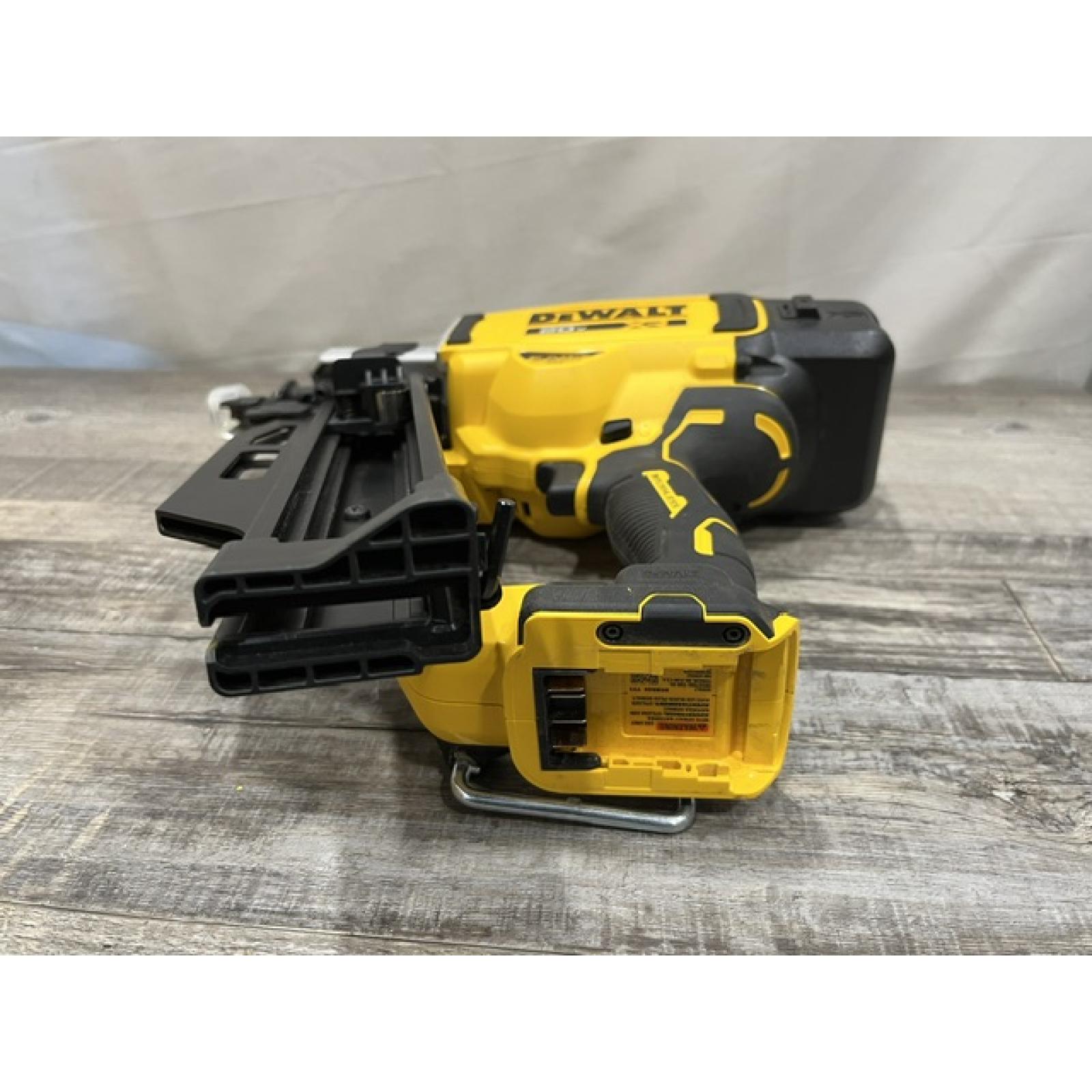 AS-IS DEWALT 20-Volt 21° Cordless Framing Nailer (Tool-Only)