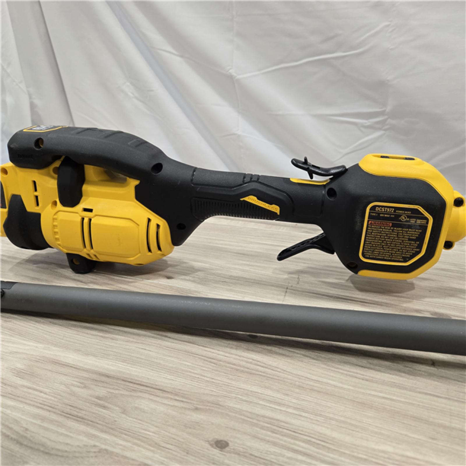 LIKE NEW! - DEWALT FLEXVOLT 60V MAX Cordless Trimmer Kit