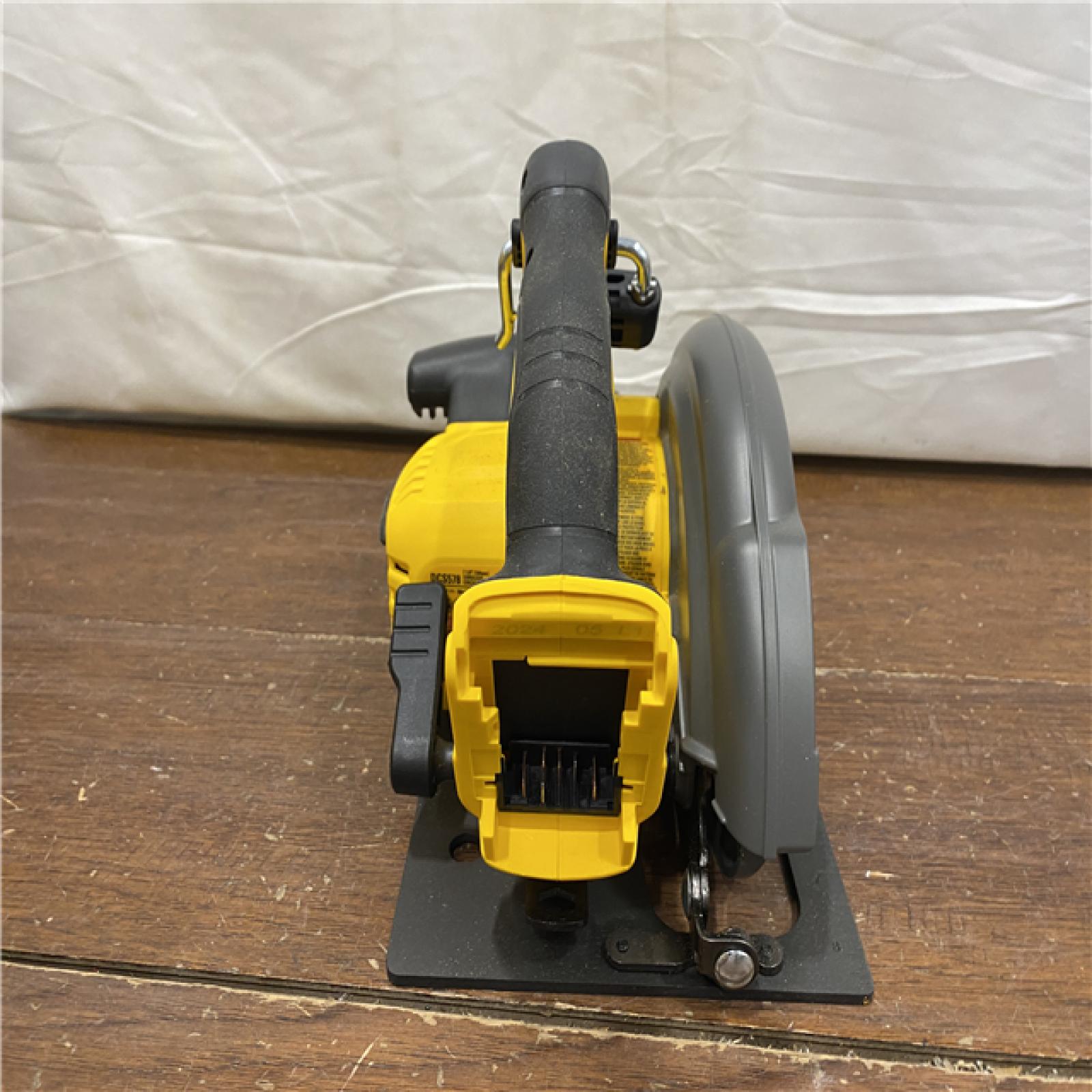 AS-IS DeWALT Flexvolt Max 7-1/4  60V Brushless Circular Saw DCS578B