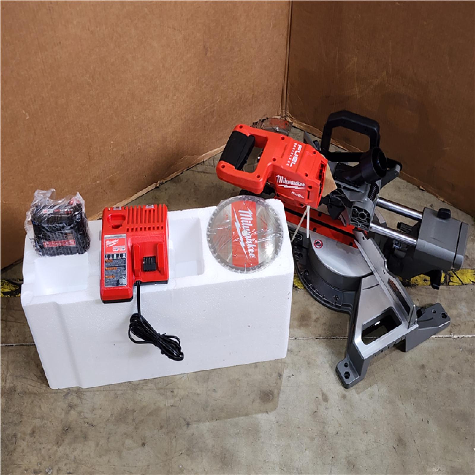 HOUSTON LOCATION - AS-IS (APPEARS LIKE NEW) M18 FUEL 18V Lithium-Ion Brushless Cordless 7-1/4 in. Dual Bevel Sliding Compound Miter Saw Kit W/One 5.0Ah Battery