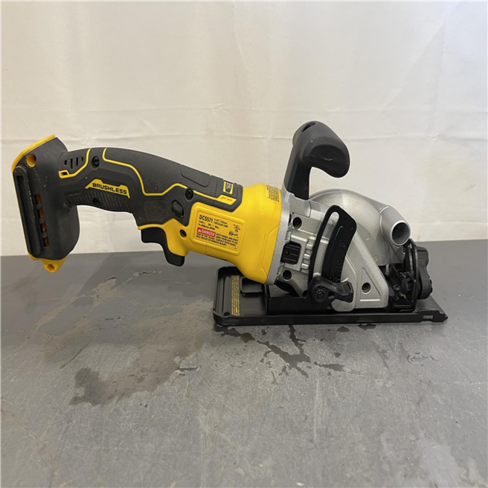 AS-IS - DEWALT ATOMIC 20V MAX Cordless Brushless 4-1/2 in. Circular Saw